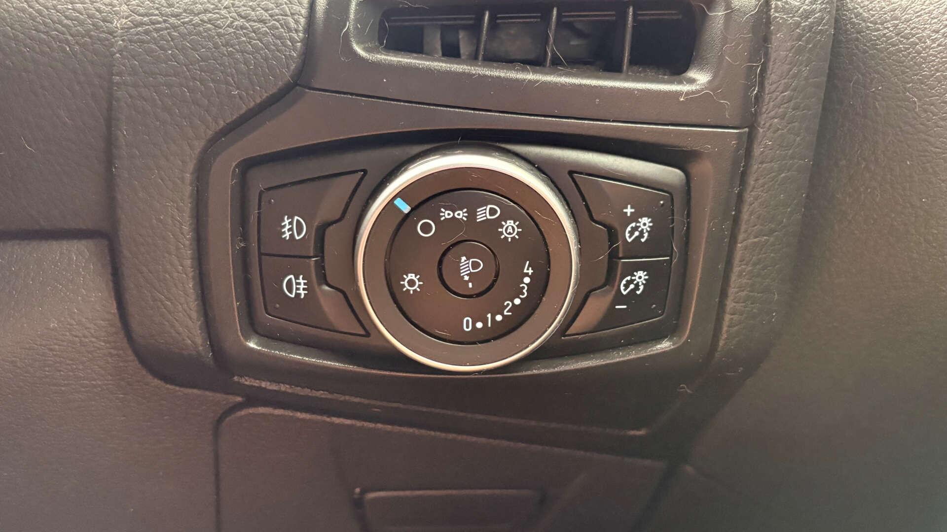 Ford Focus view 21