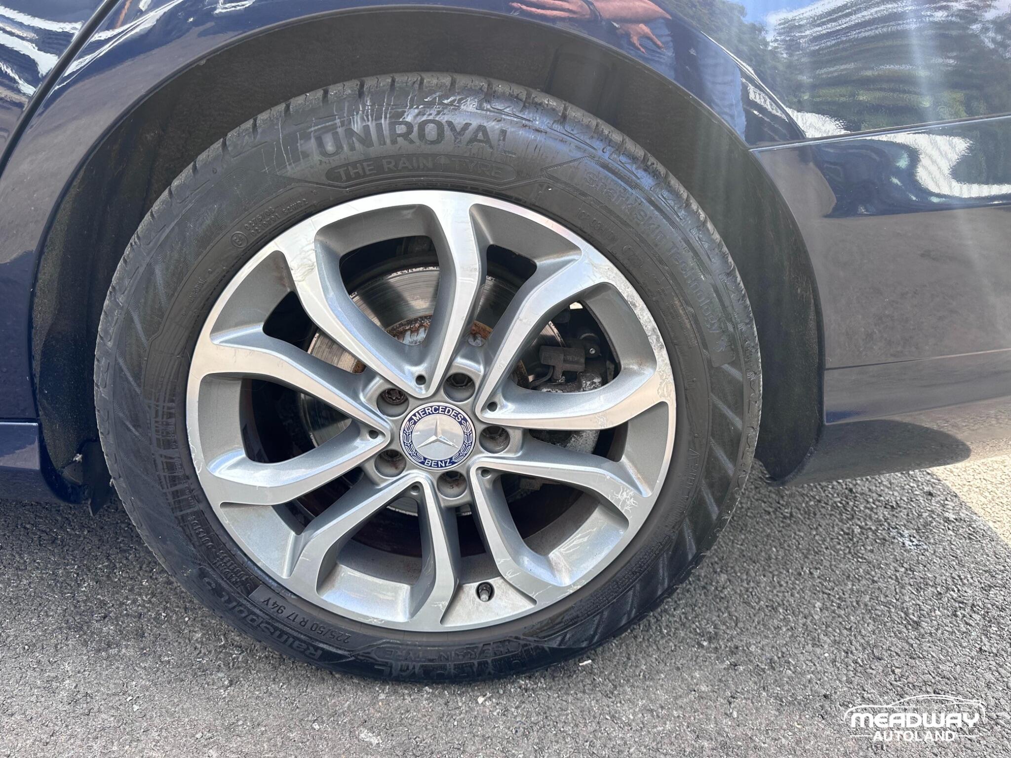 Mercedes-Benz C Class view 23