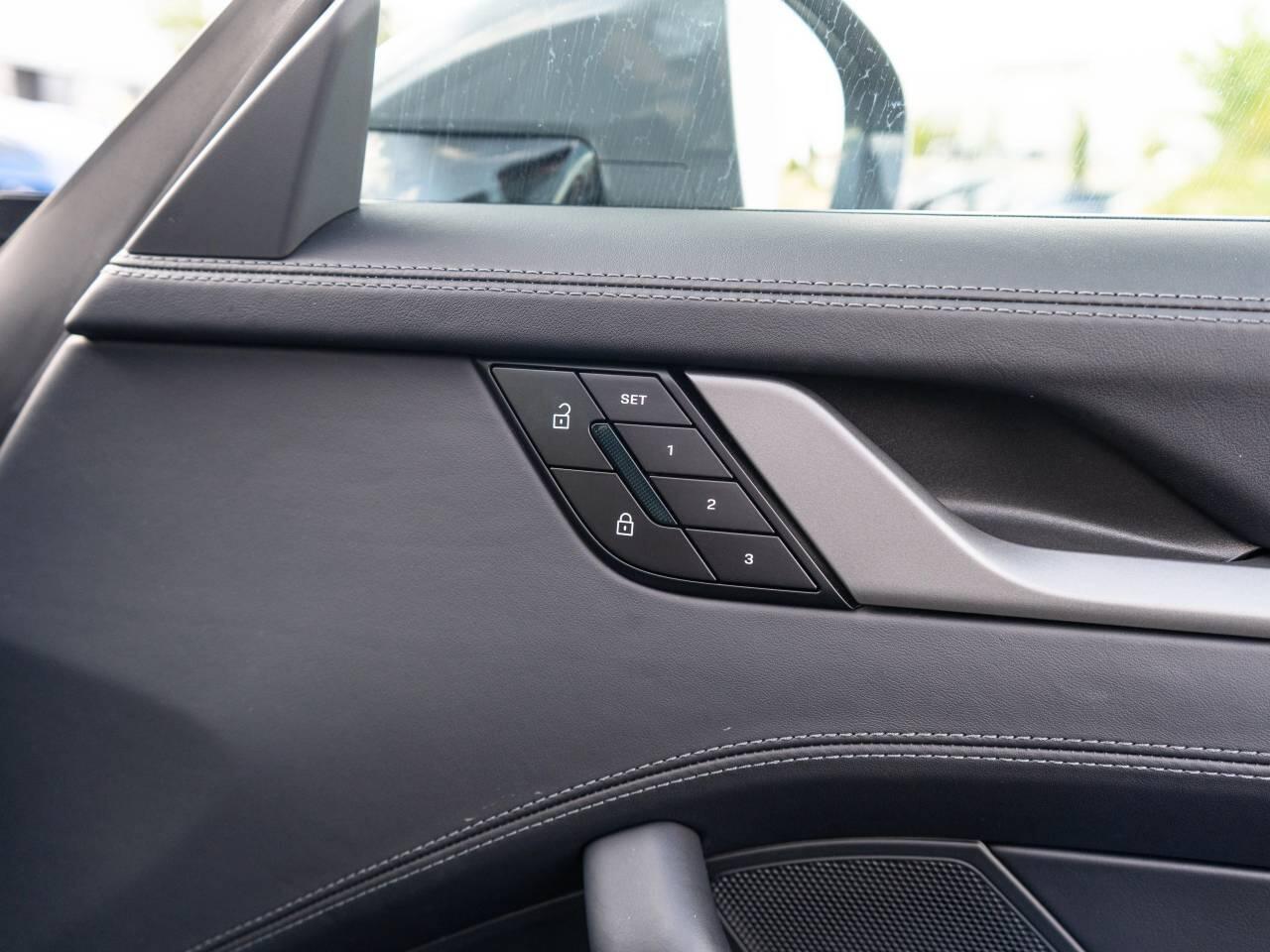 Porsche 911 view 25