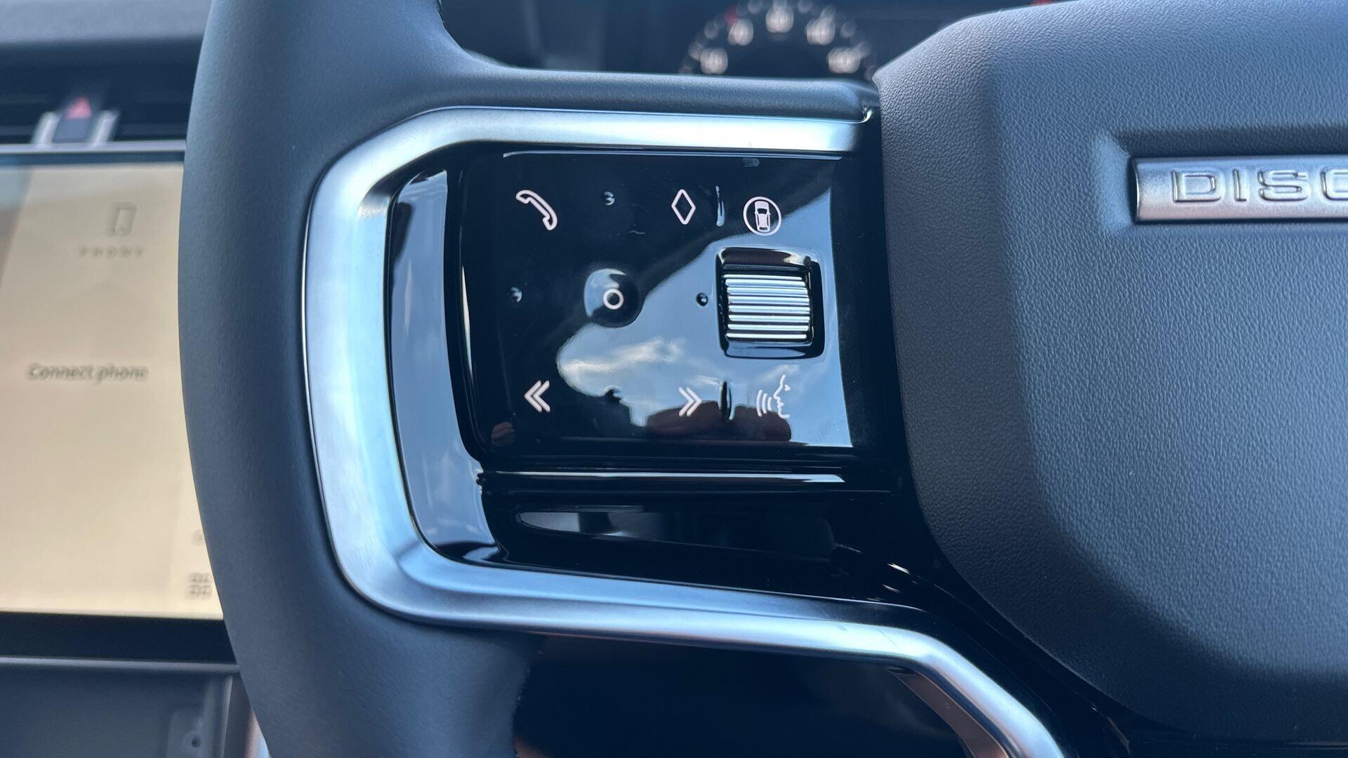 Land Rover Discovery Sport view 34