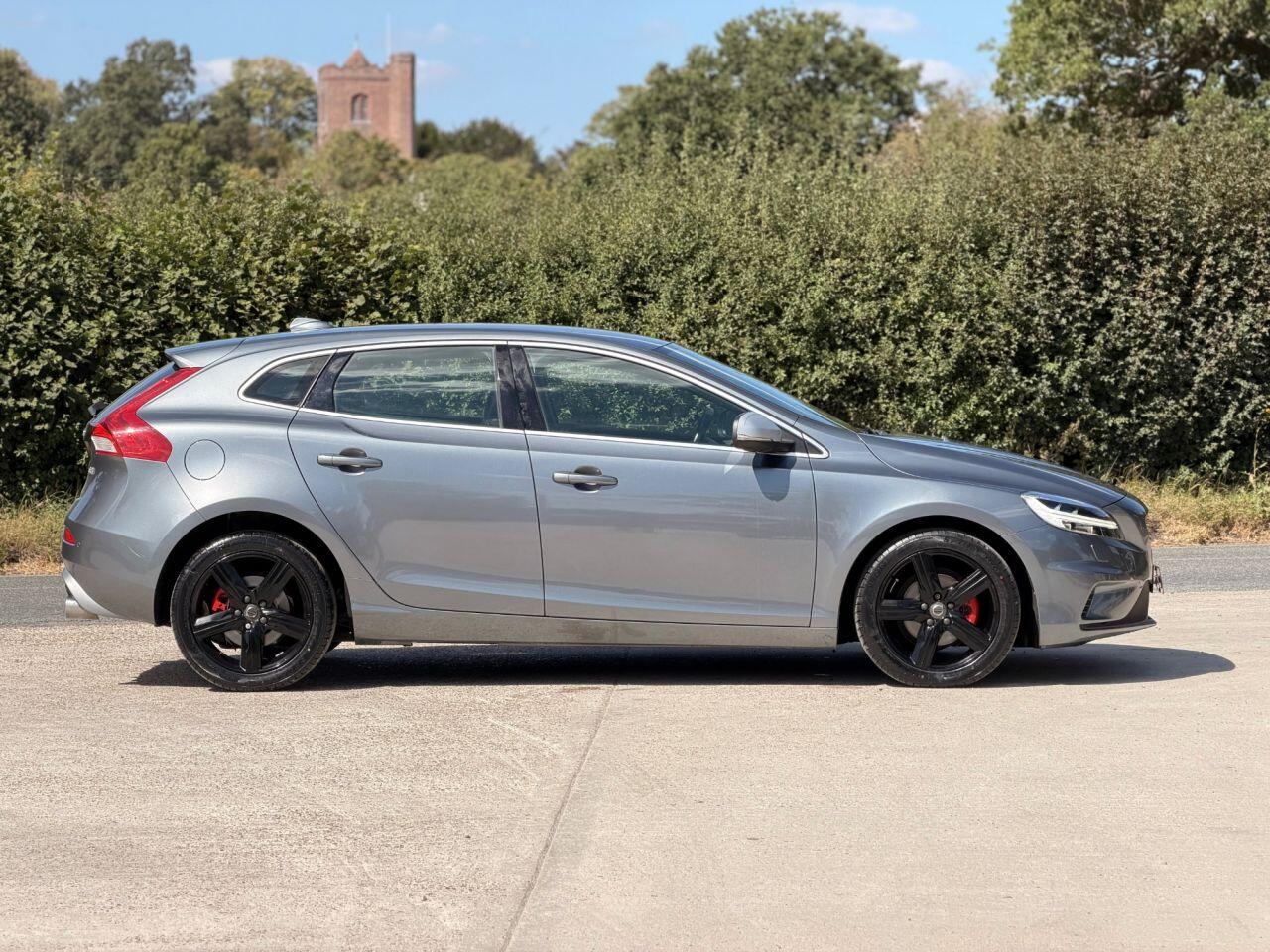Volvo V40 view 8
