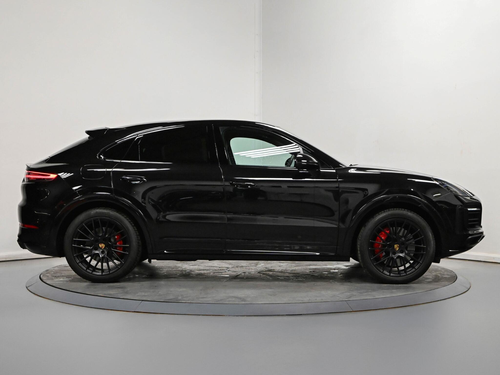 Porsche Cayenne view 23