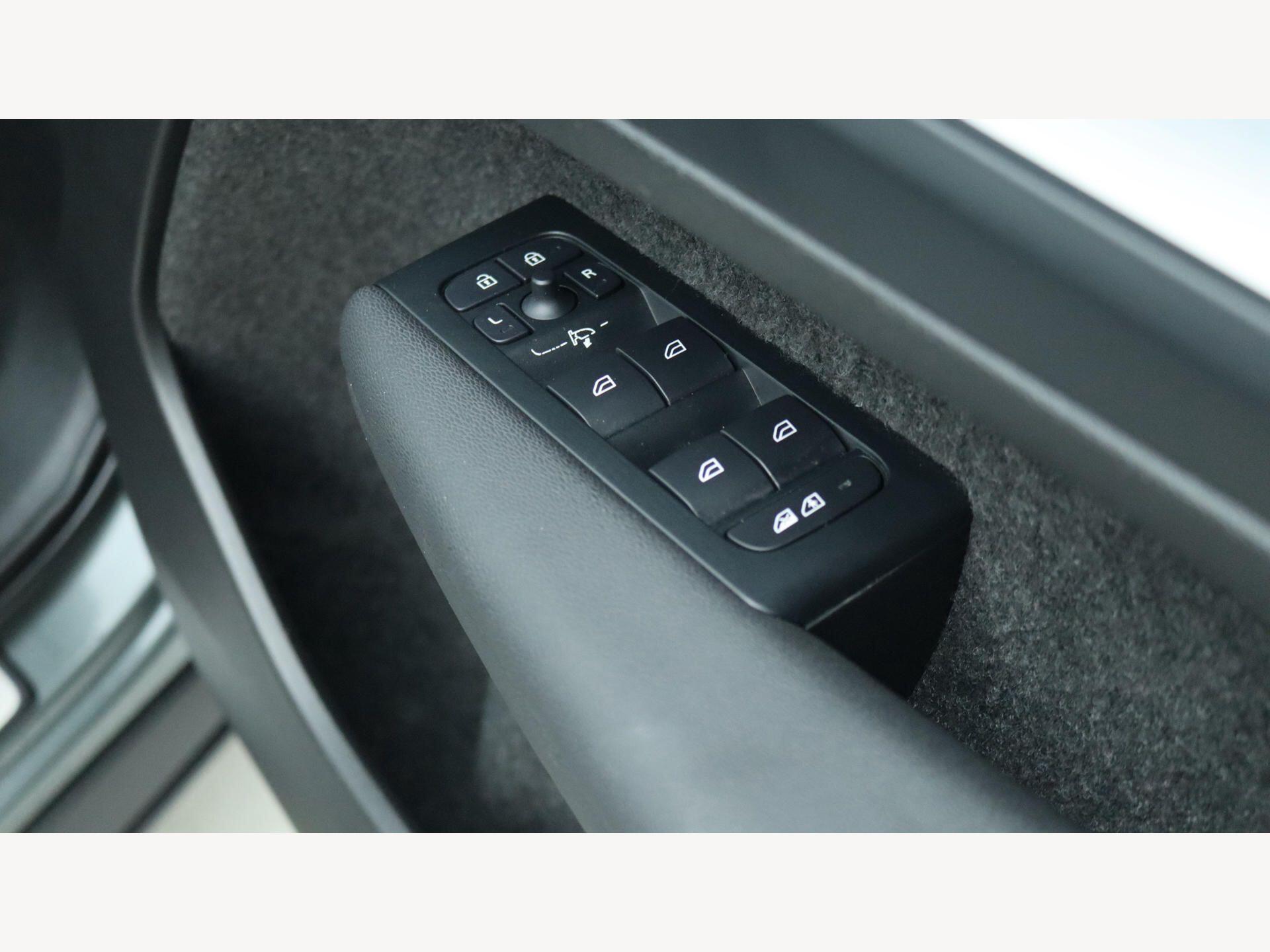 Volvo XC40 view 25