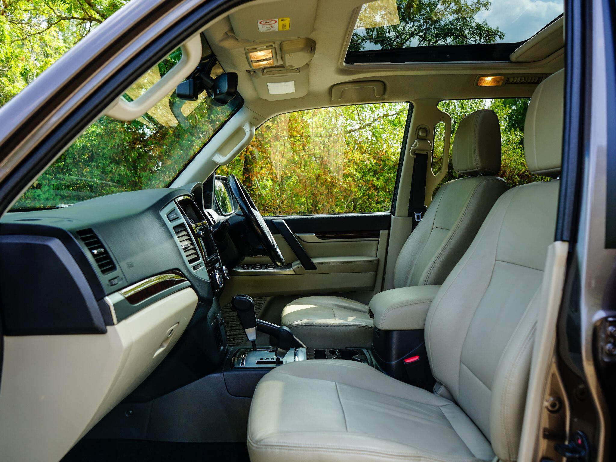 Mitsubishi Shogun view 3