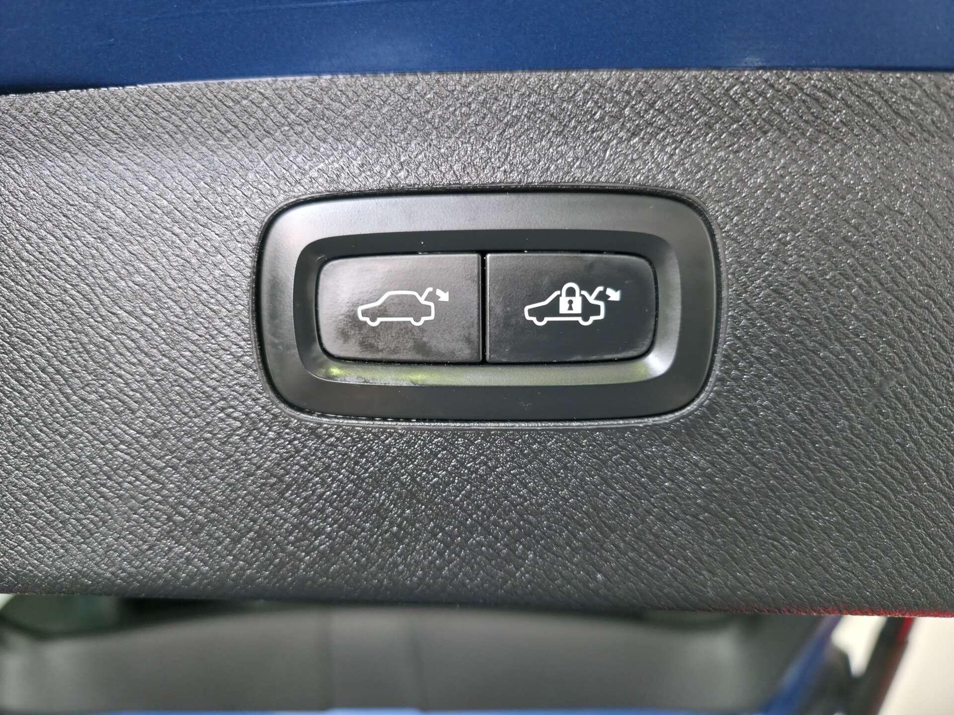 Volvo XC90 view 19