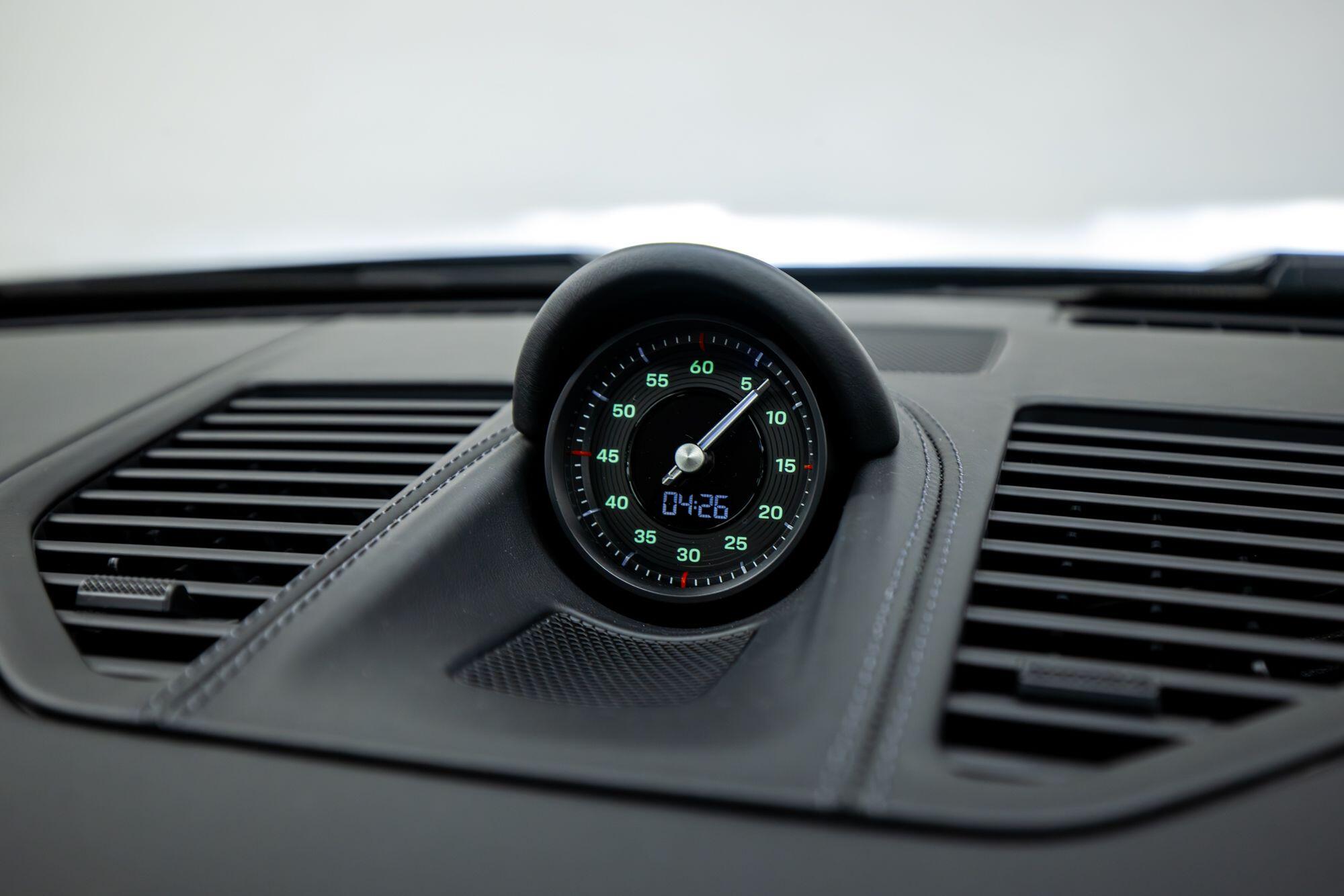 Porsche 911 view 42