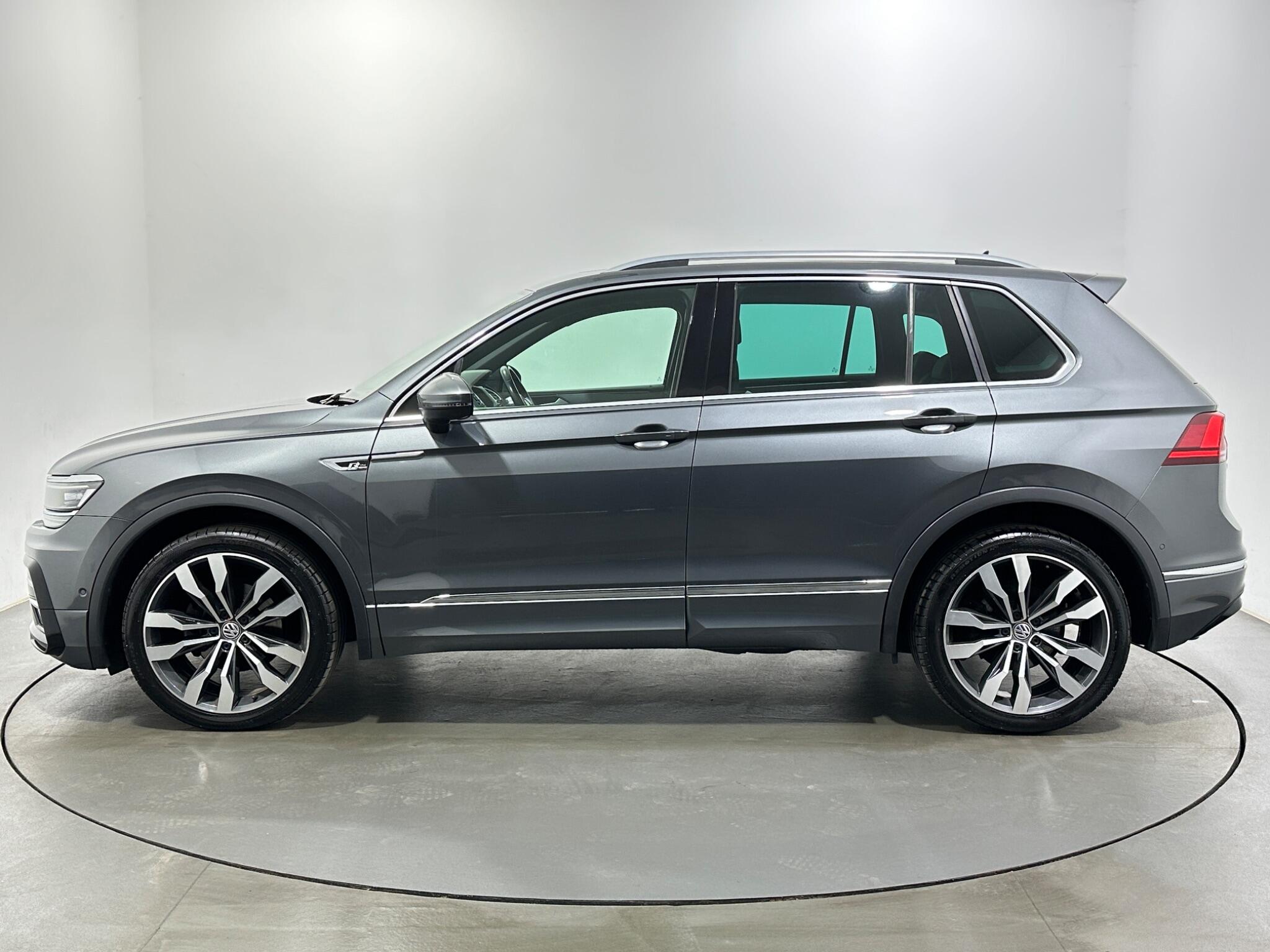 Volkswagen Tiguan view 5