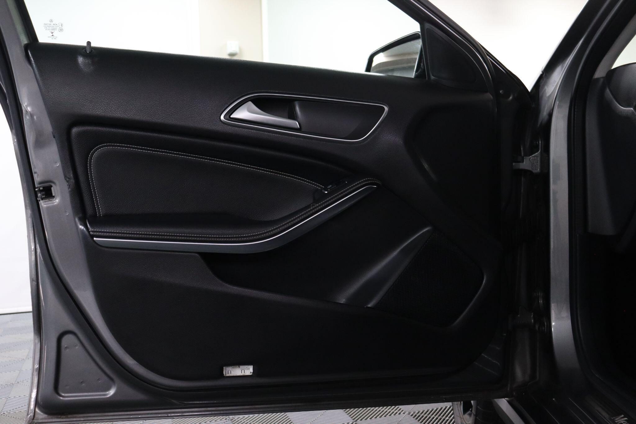 Mercedes-Benz Gla view 42