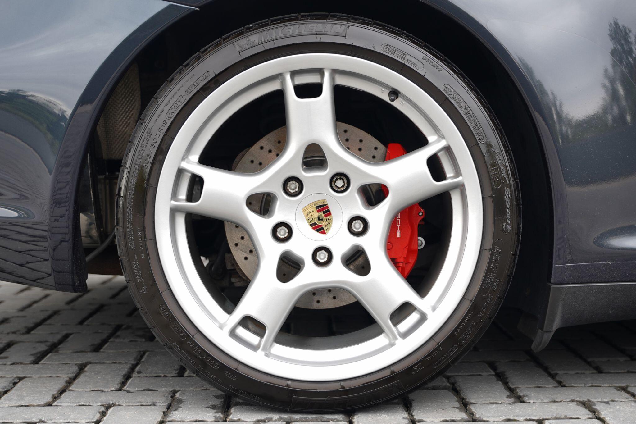 Porsche 911 view 45