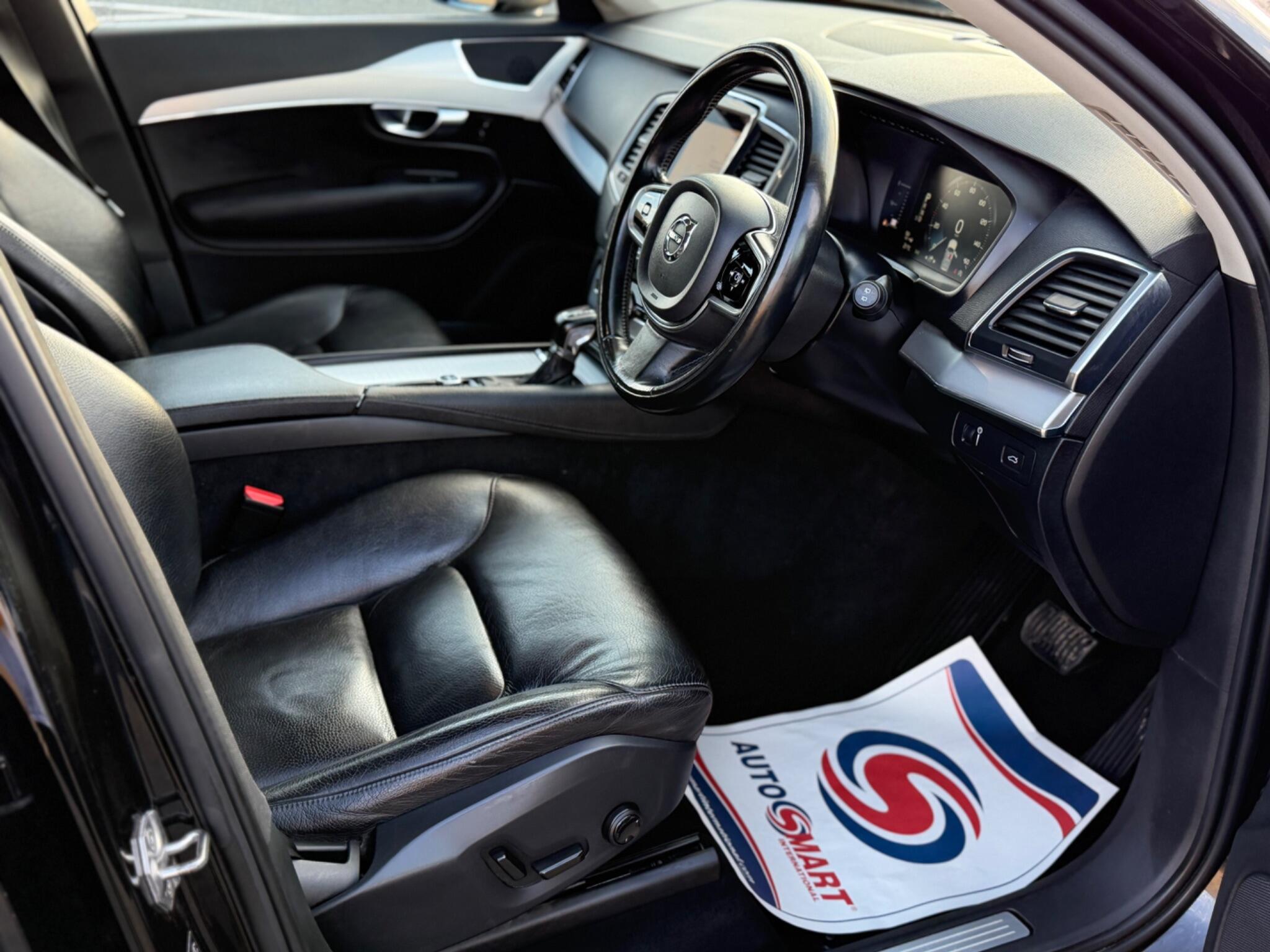 Volvo XC90 view 18