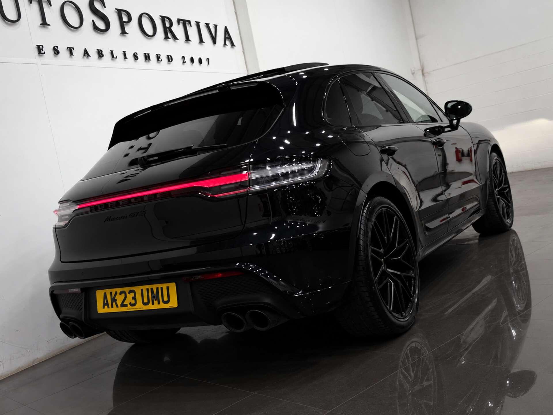 Porsche Macan view 29
