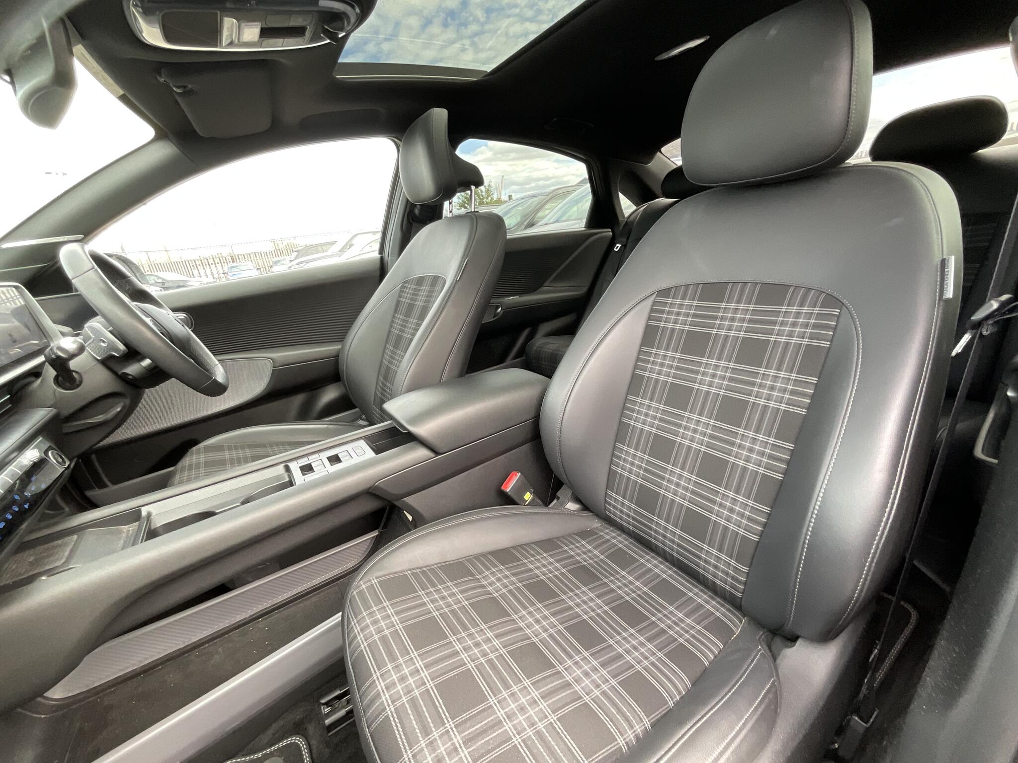 Hyundai Ioniq 6 view 21