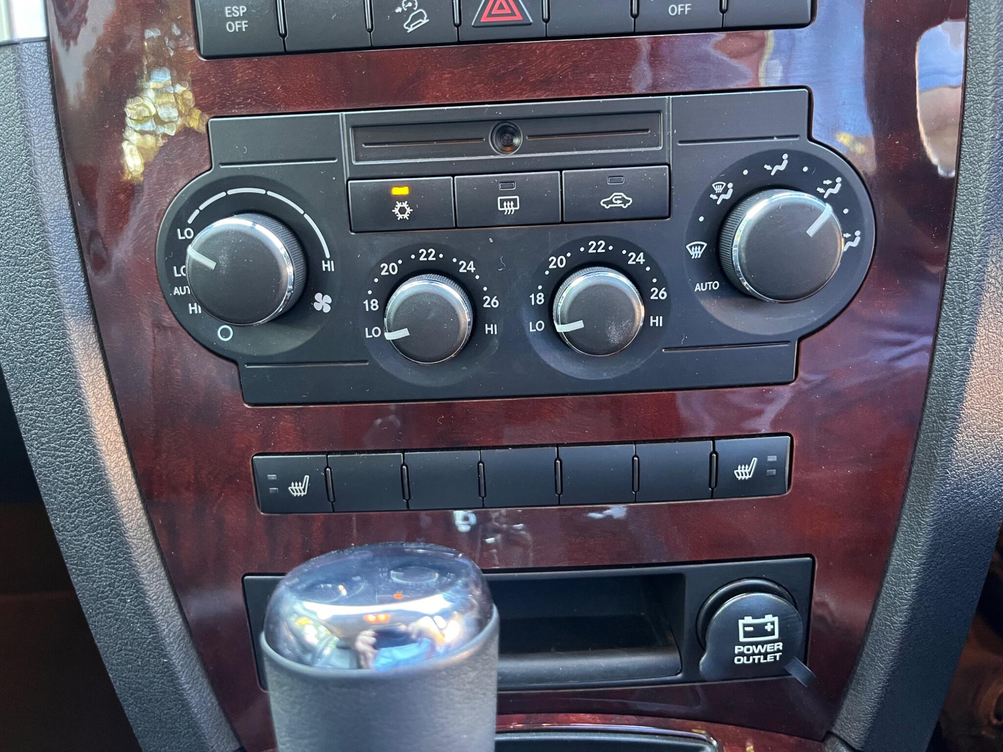 Jeep Grand Cherokee view 32