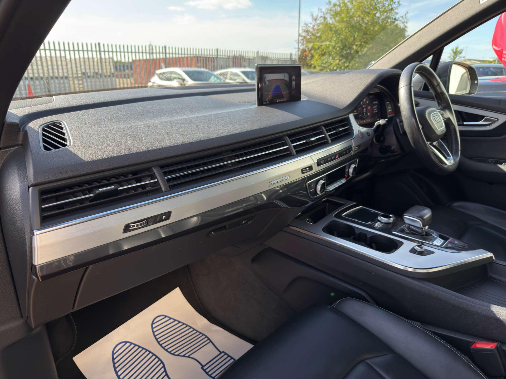 Audi SQ7 view 40