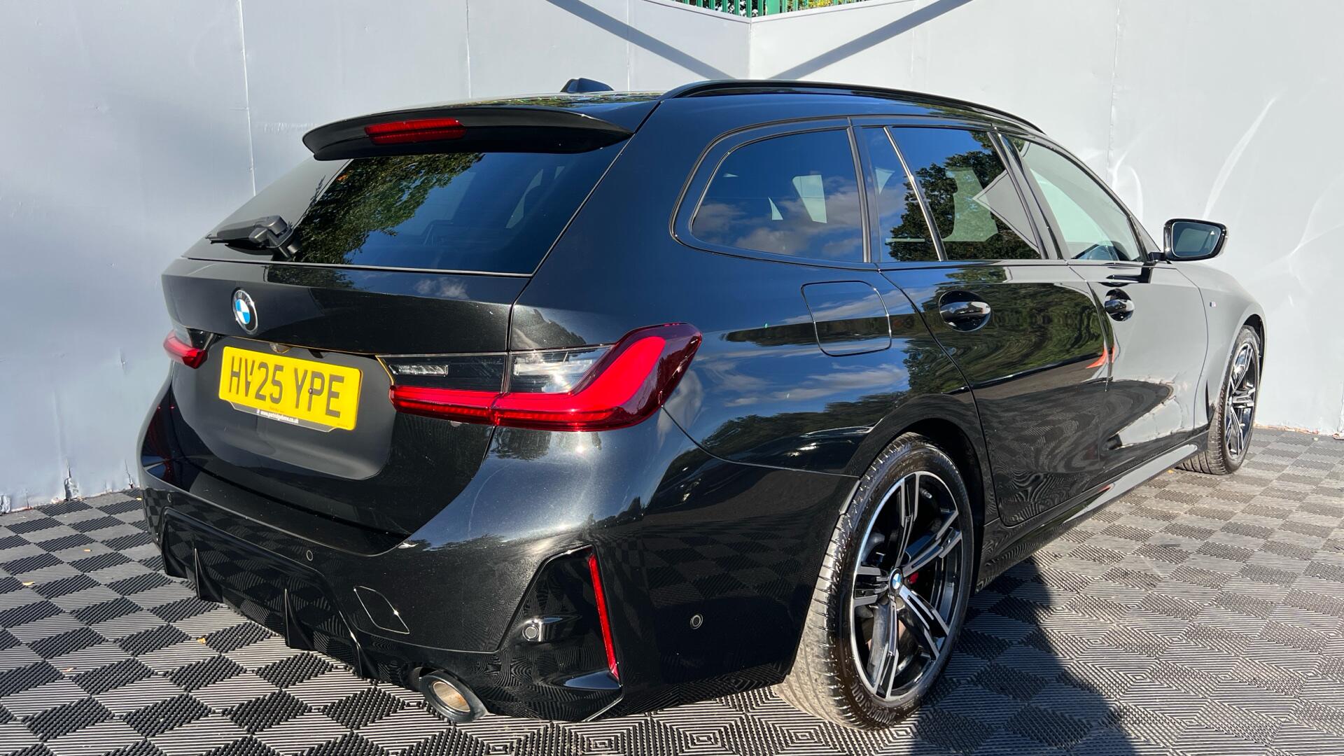 BMW 3 Series view 27