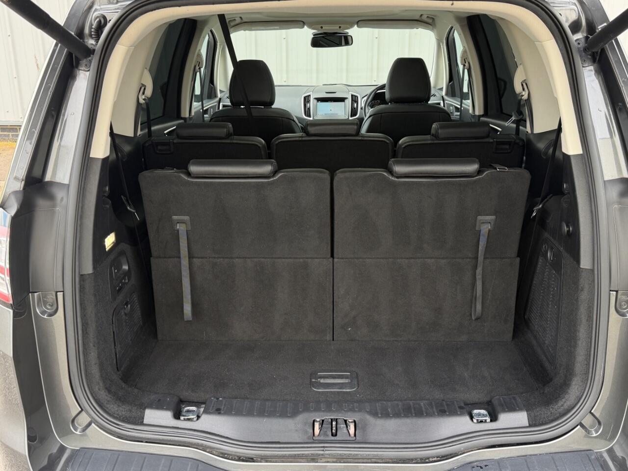Ford Galaxy view 11