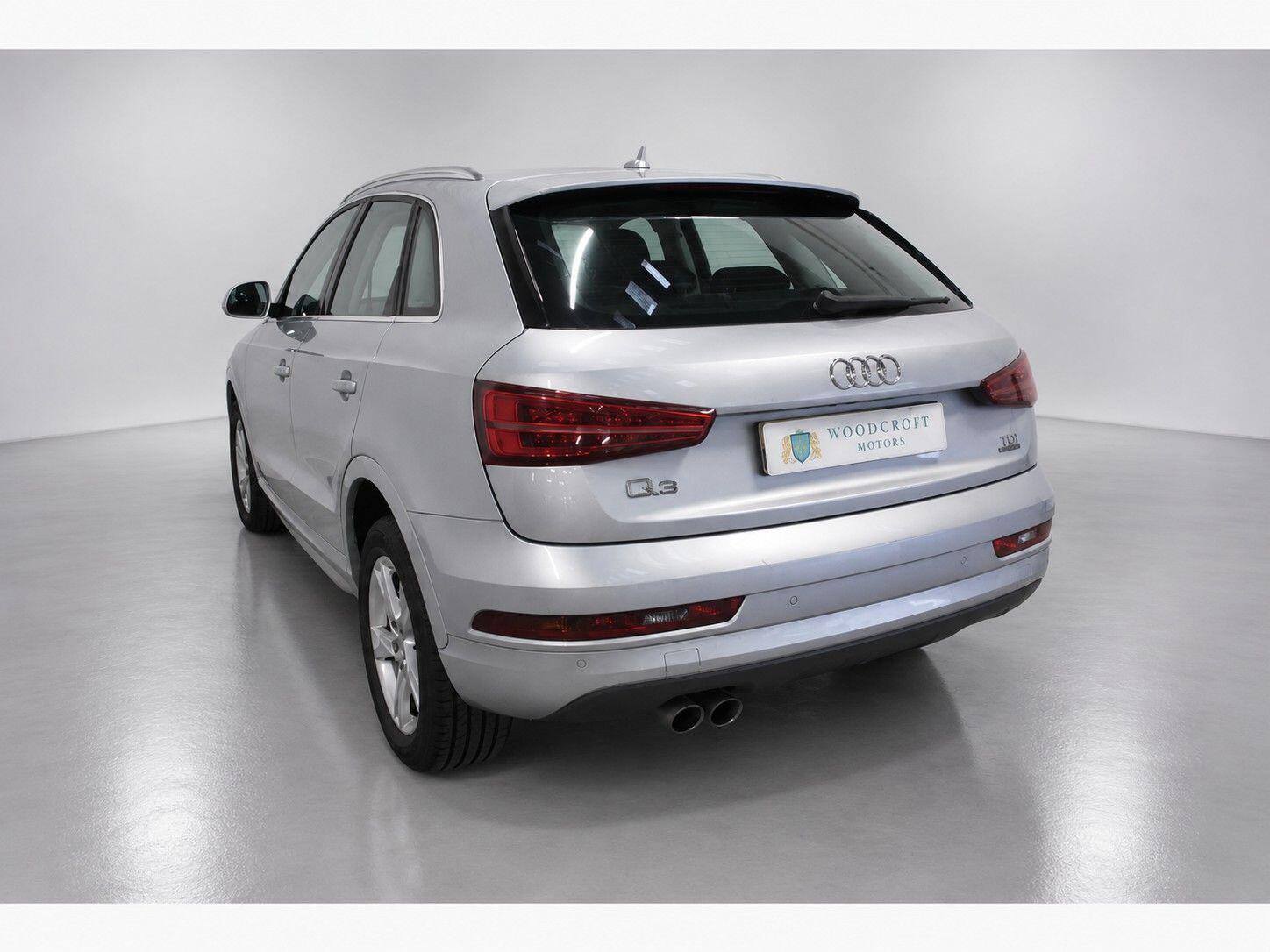 Audi Q3 view 7