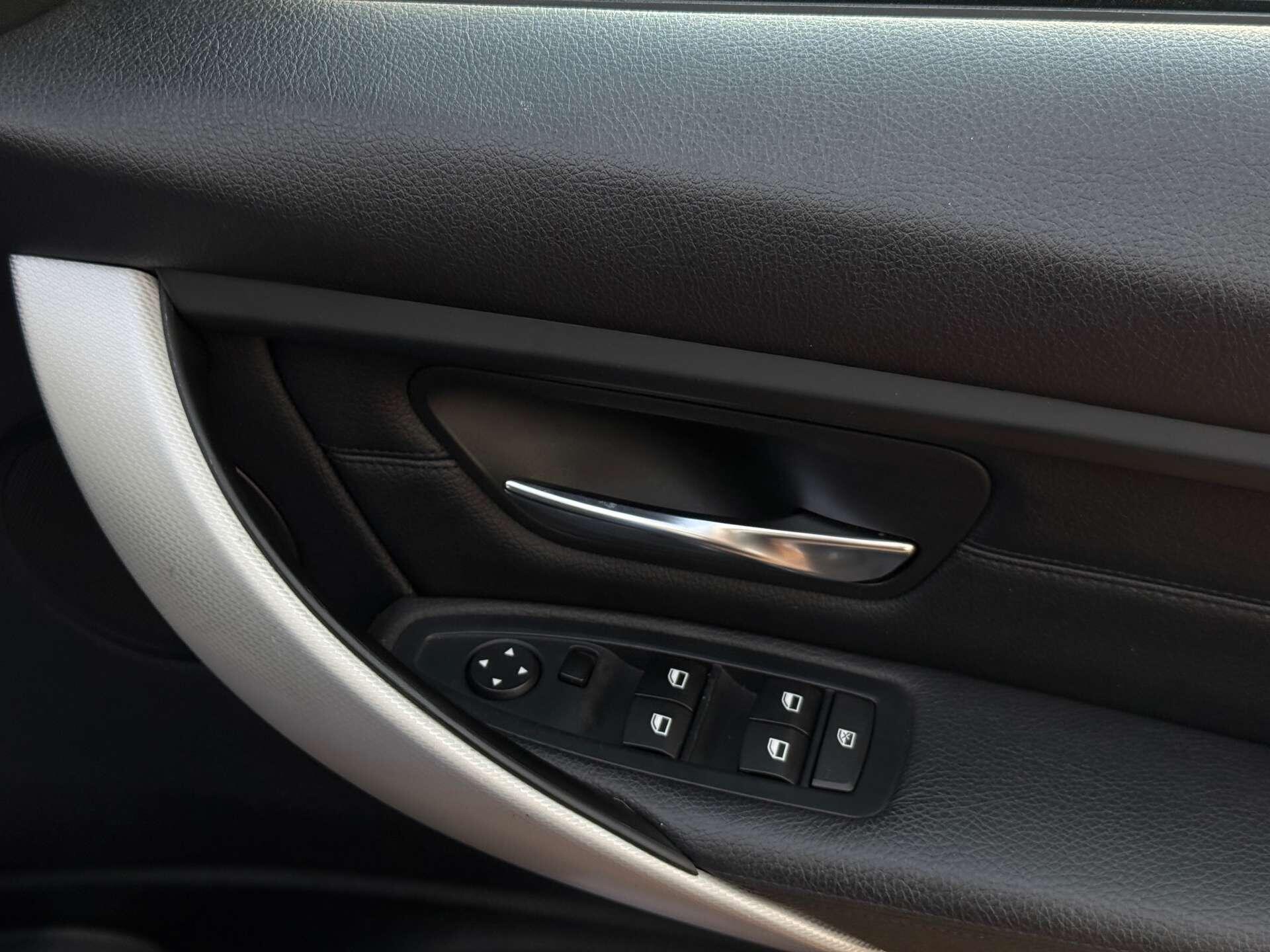 BMW 3 Series view 19