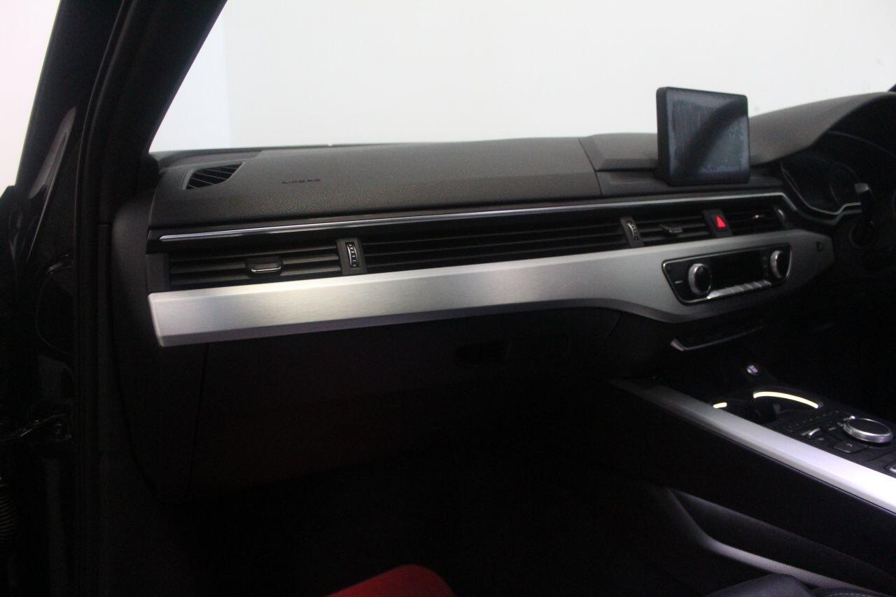 Audi A4 view 32