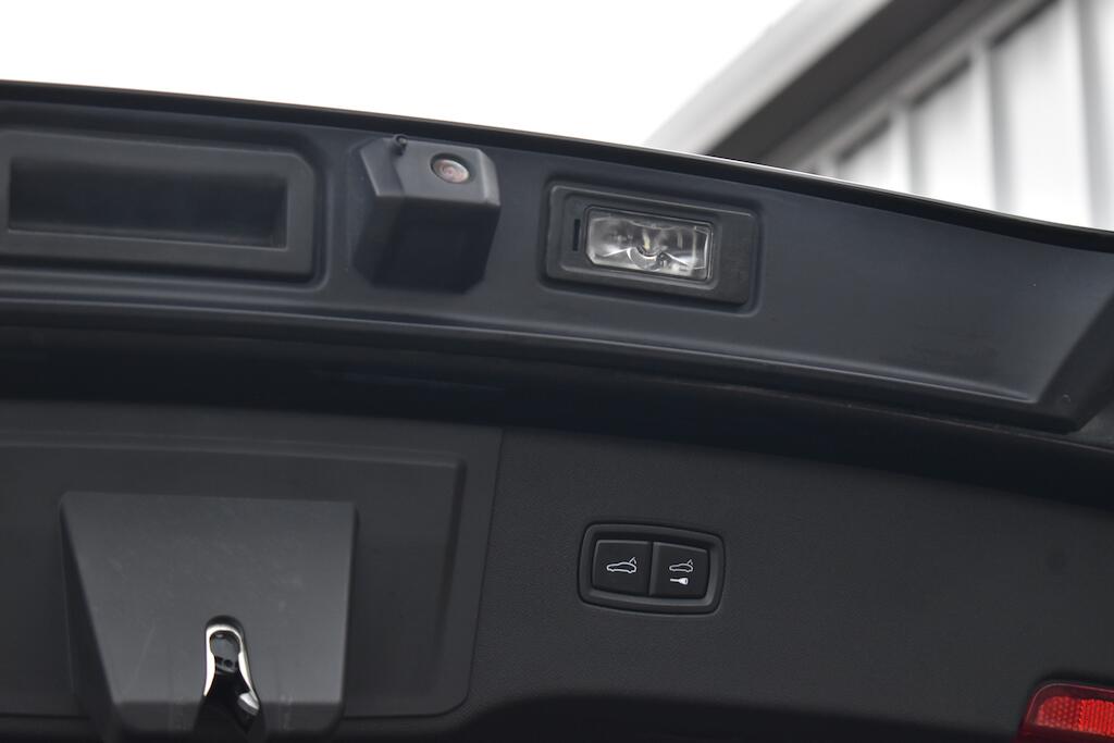 Porsche Cayenne view 60