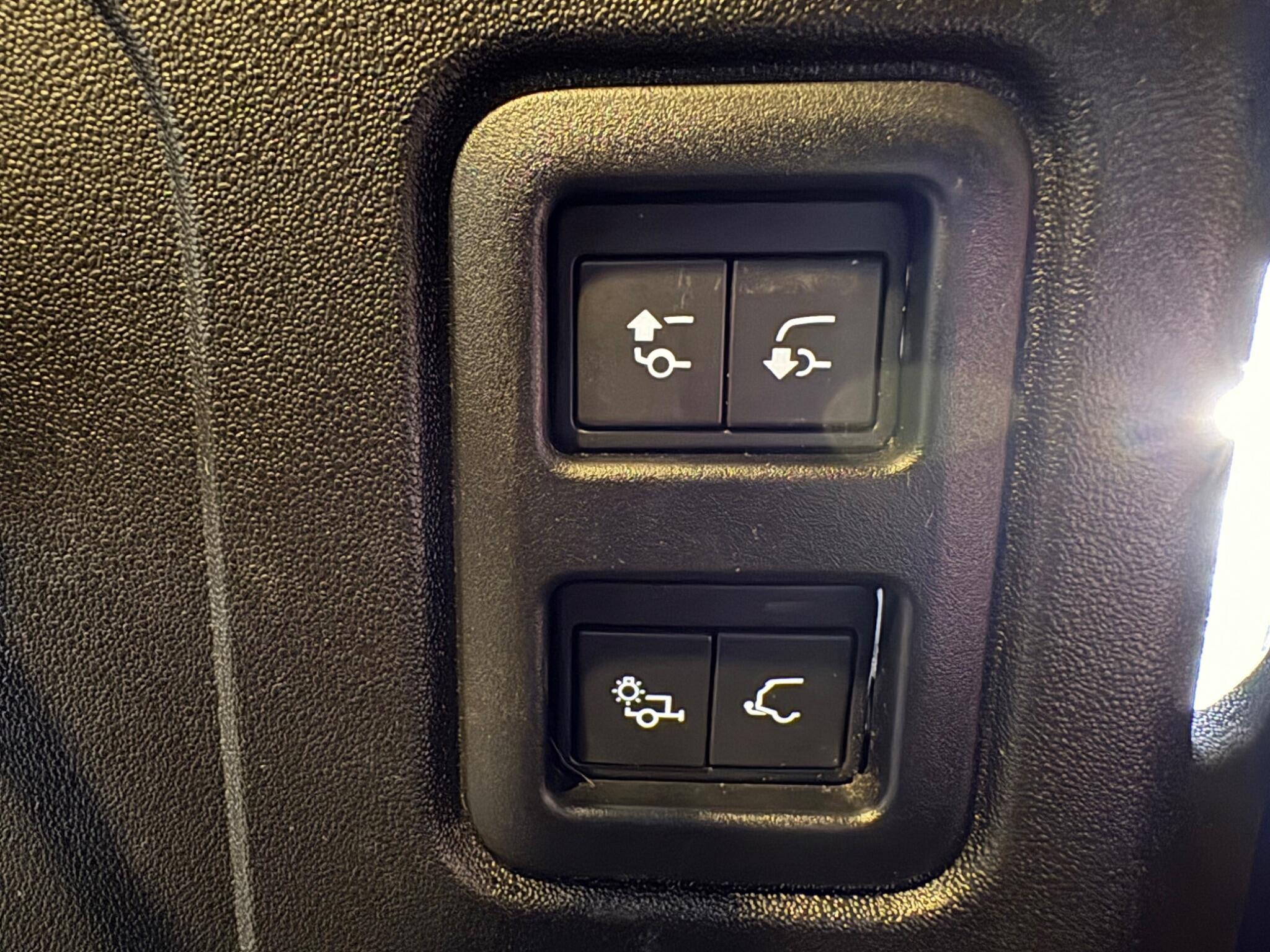 Land Rover Defender view 14