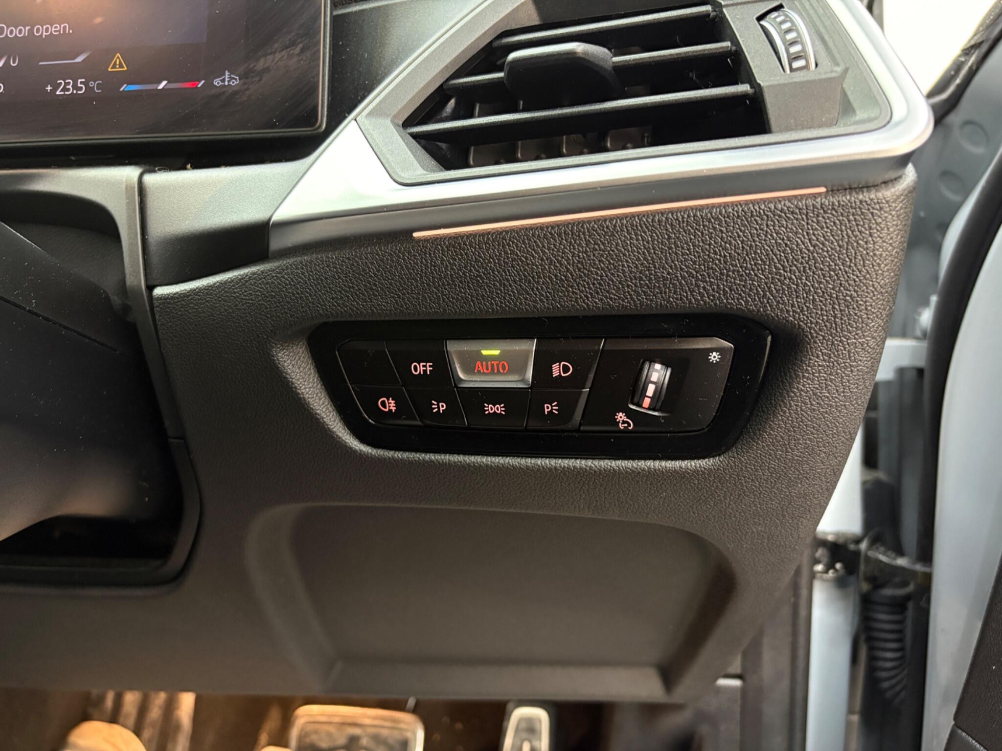 BMW 3 Series view 22
