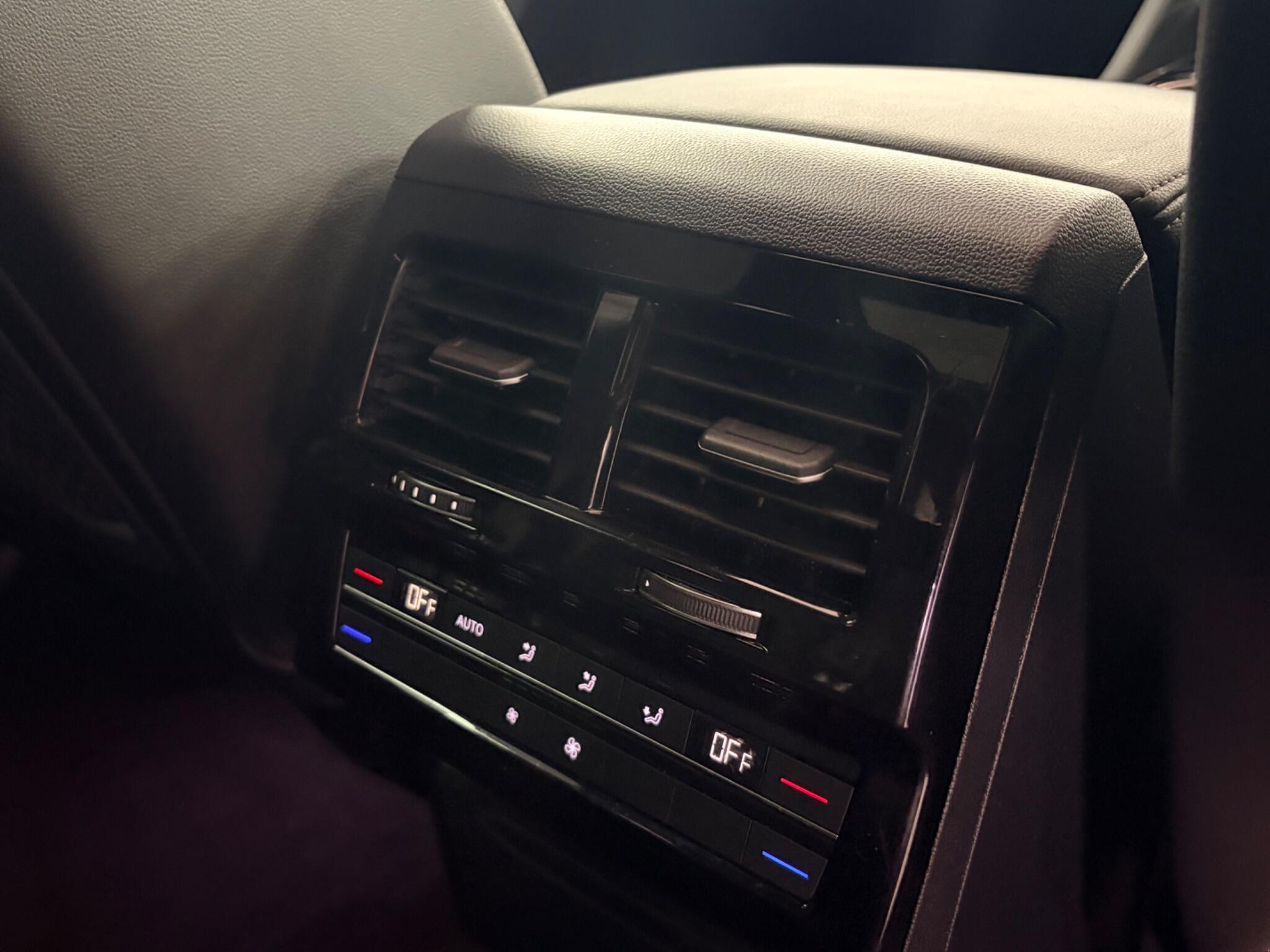 Volkswagen Touareg view 24