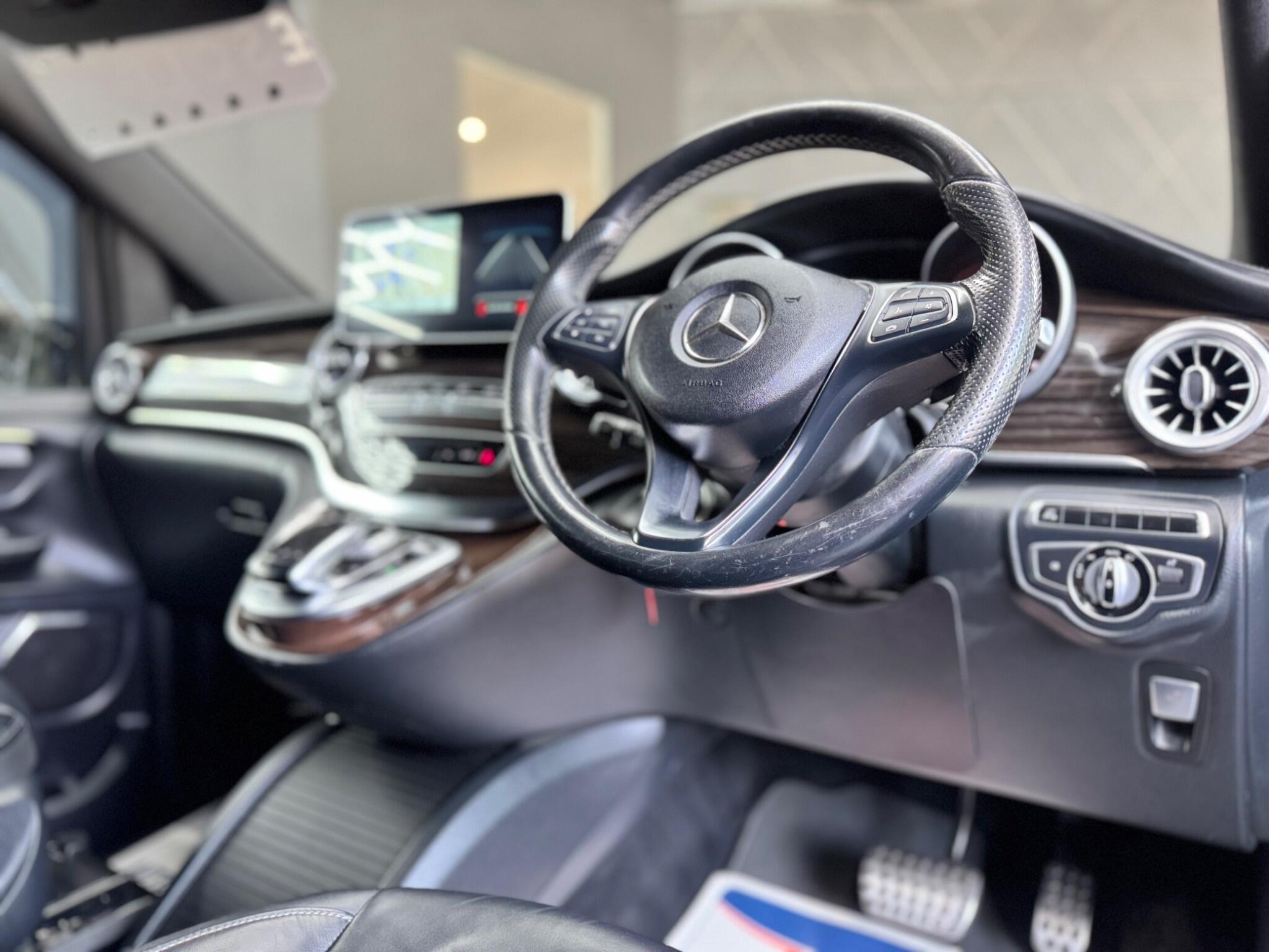Mercedes-Benz V-Class view 43