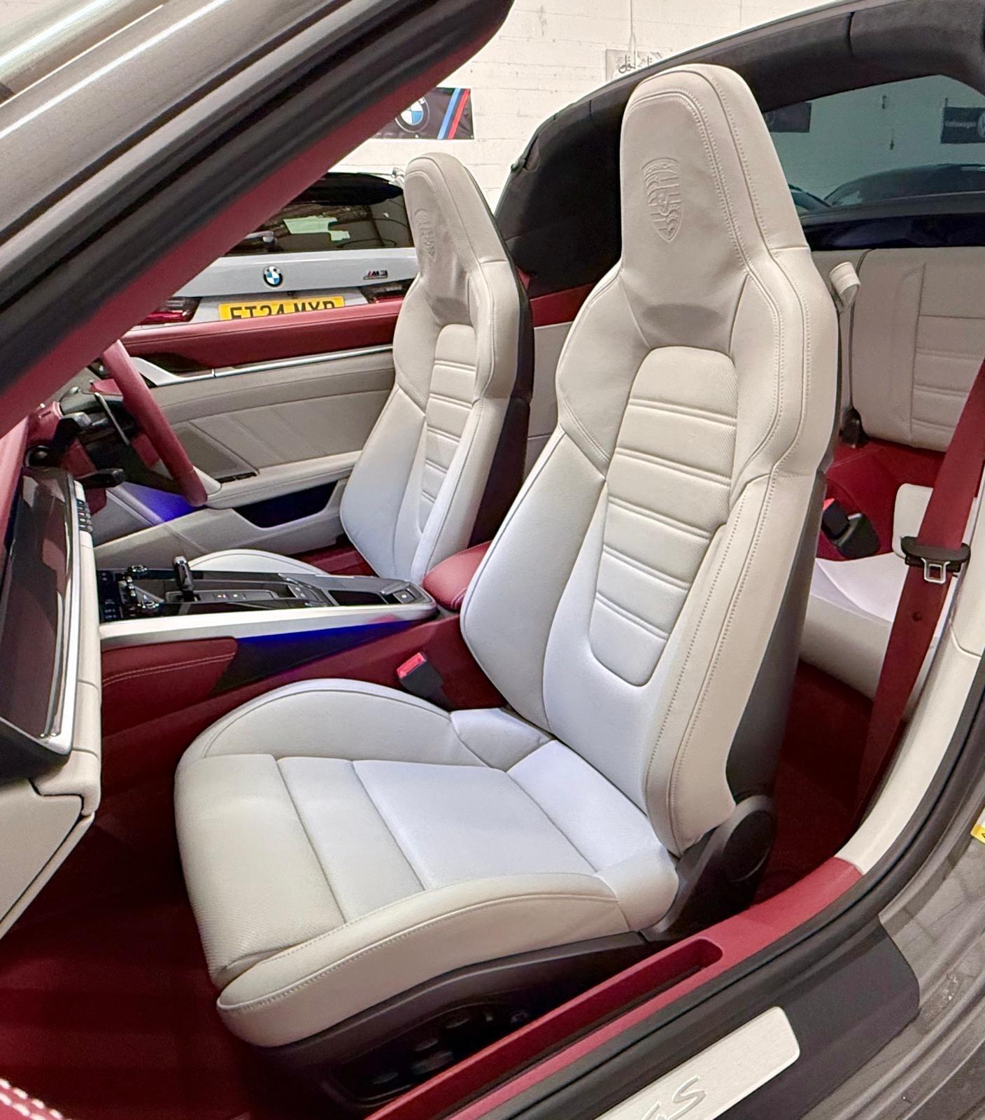 Porsche 911 view 31