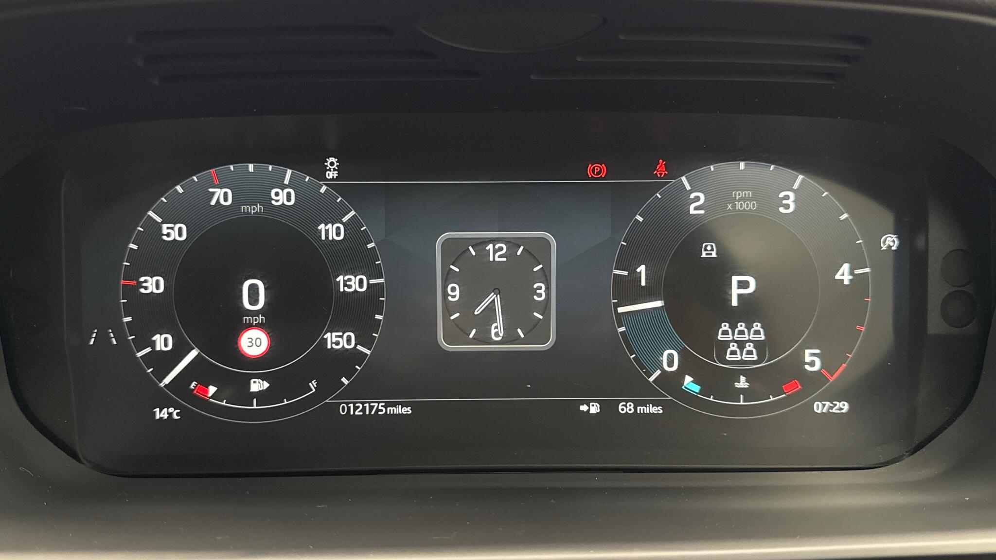 Land Rover Discovery view 16