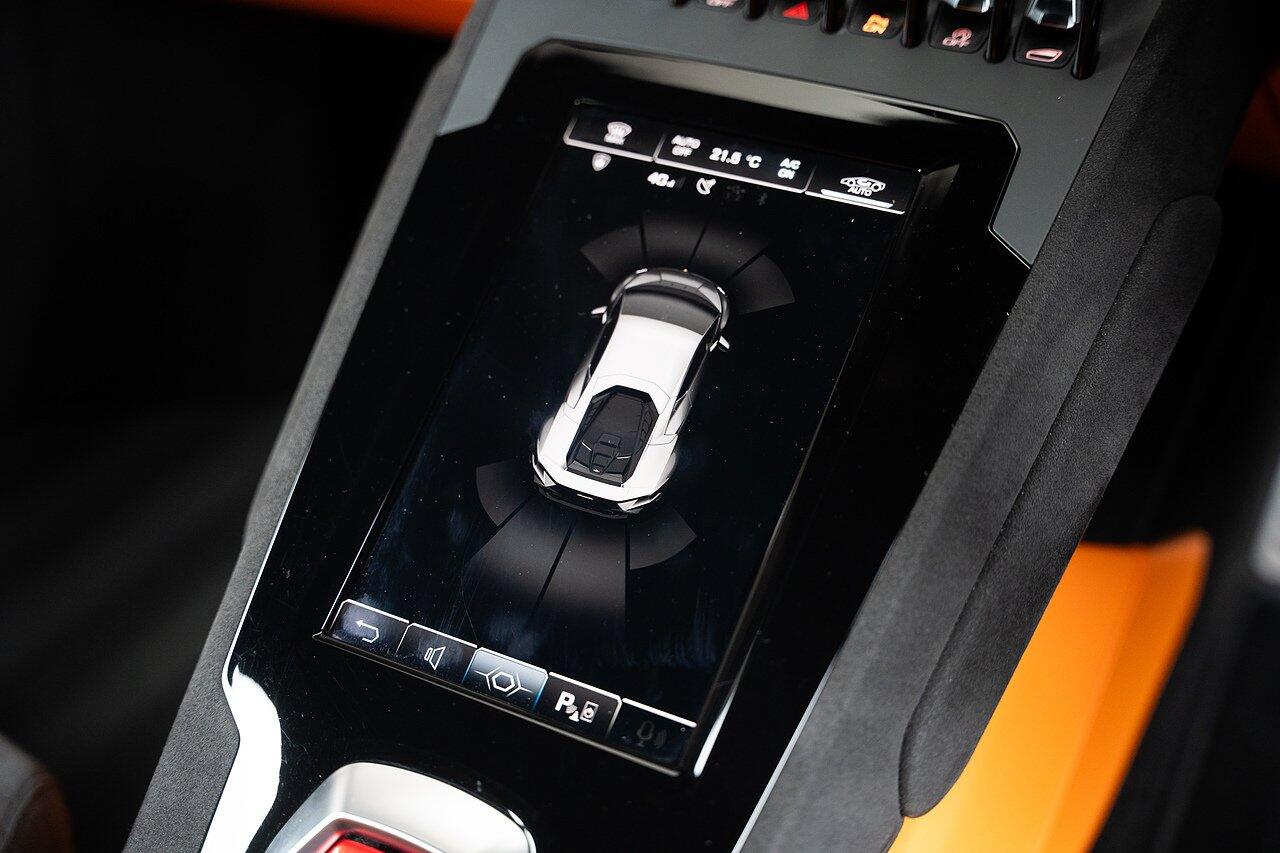 Lamborghini Huracan view 52