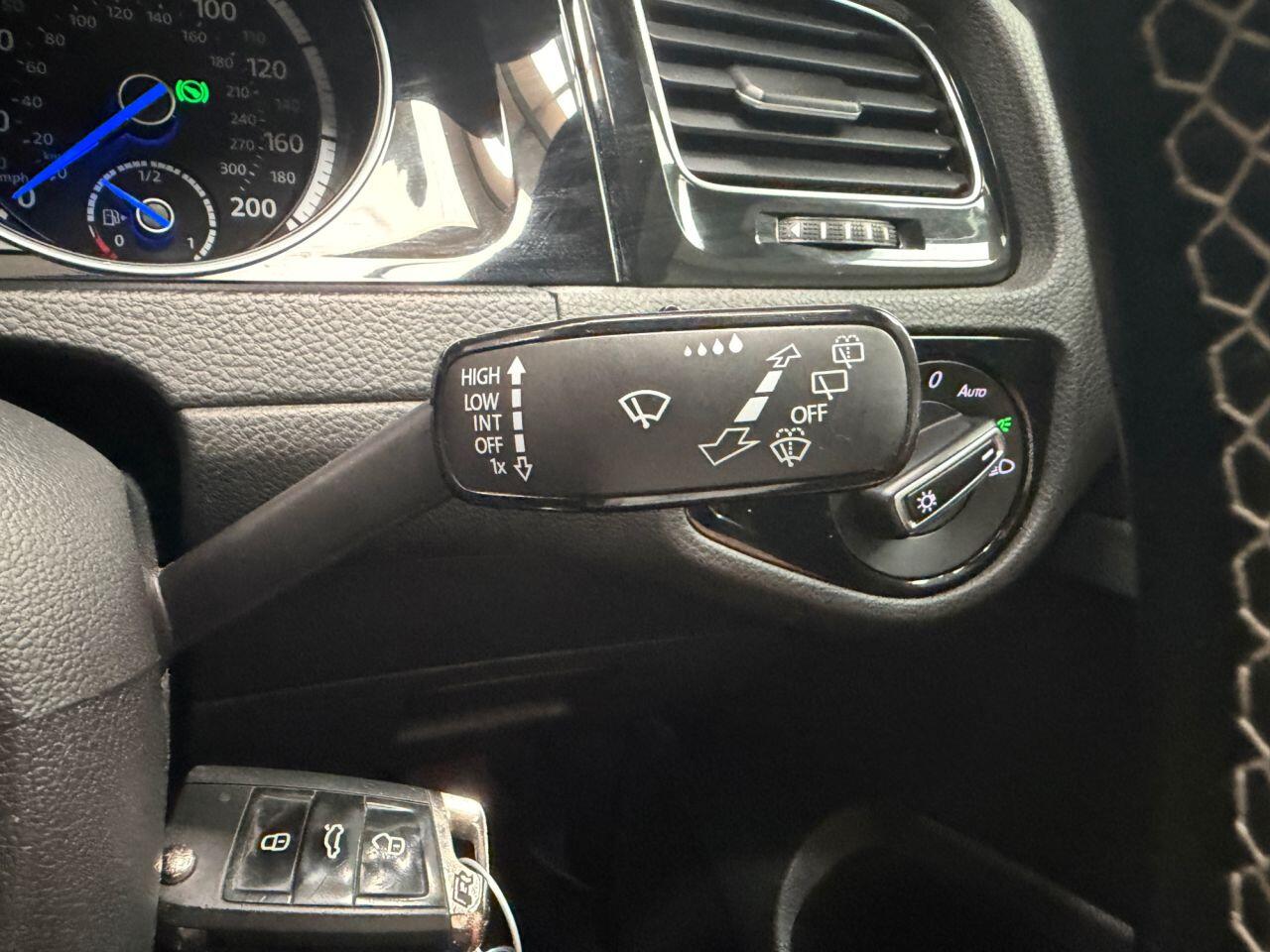 Volkswagen Golf view 33