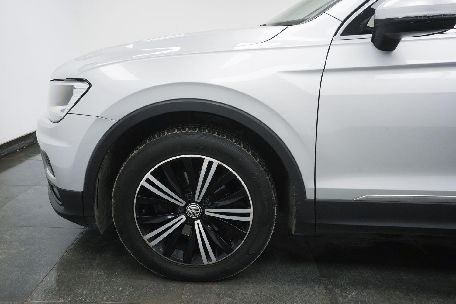 Volkswagen Tiguan view 5