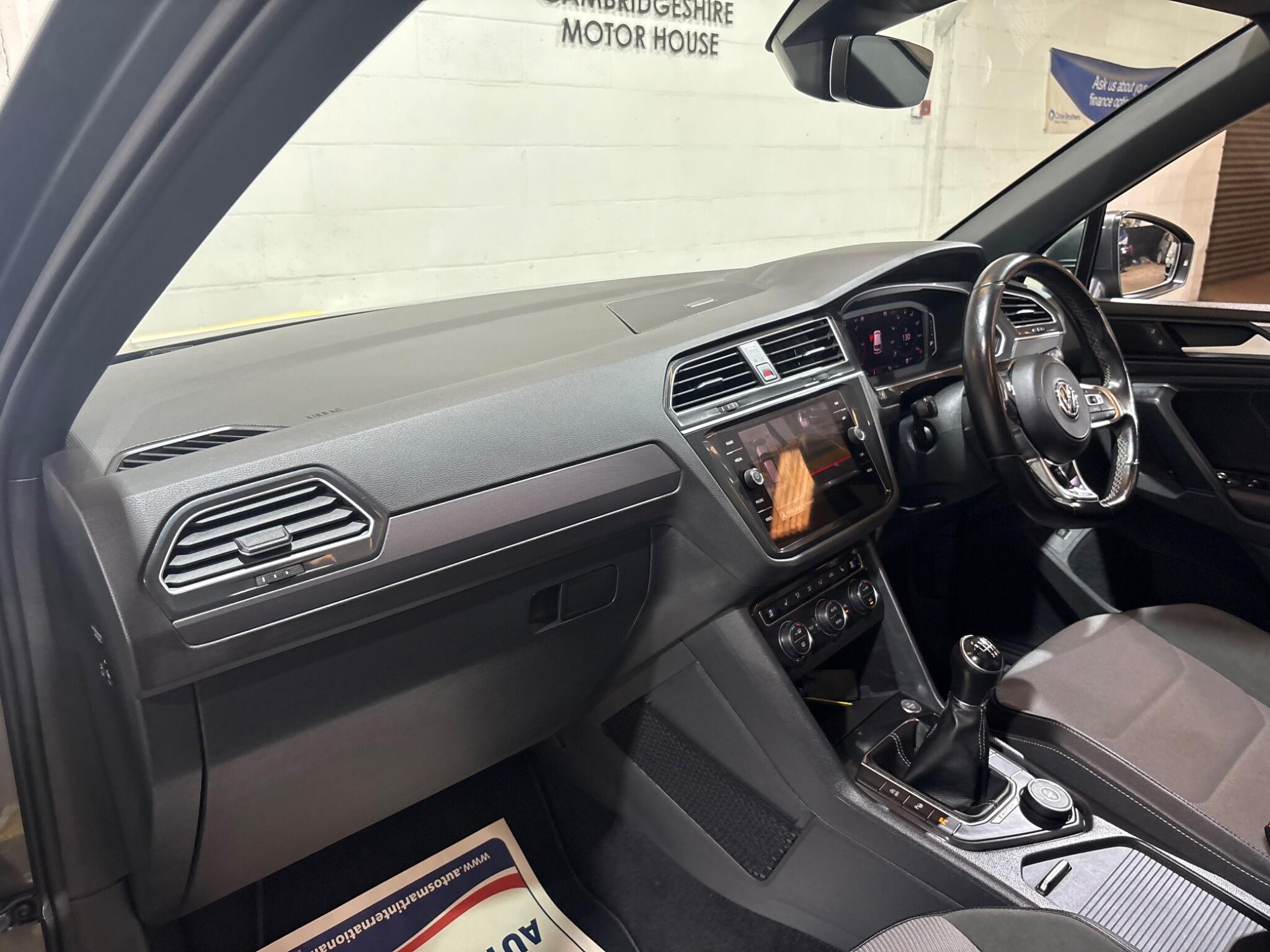 Volkswagen Tiguan view 21