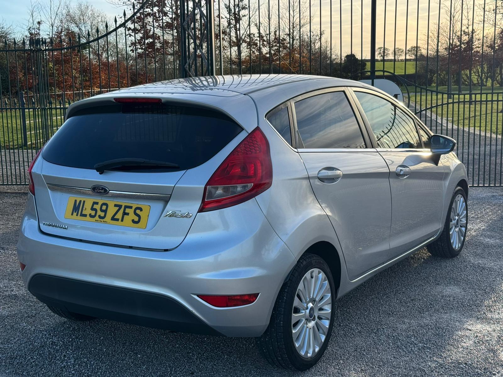 2009 Ford Fiesta image 2