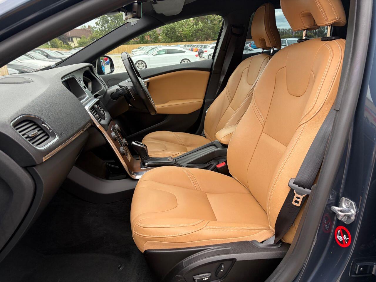 Volvo V40 Cross Country view 15