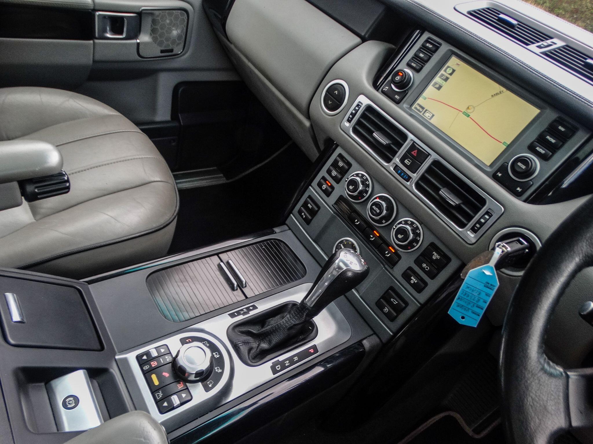 Land Rover Range Rover view 6
