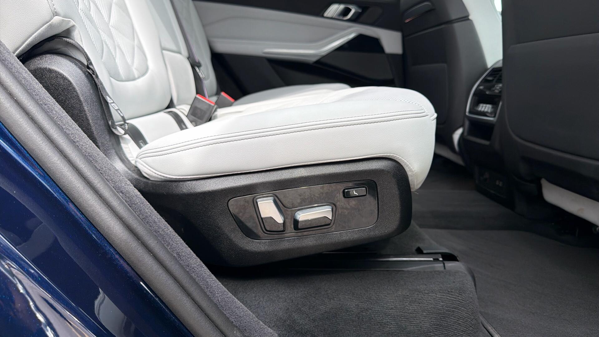 BMW X7 view 30