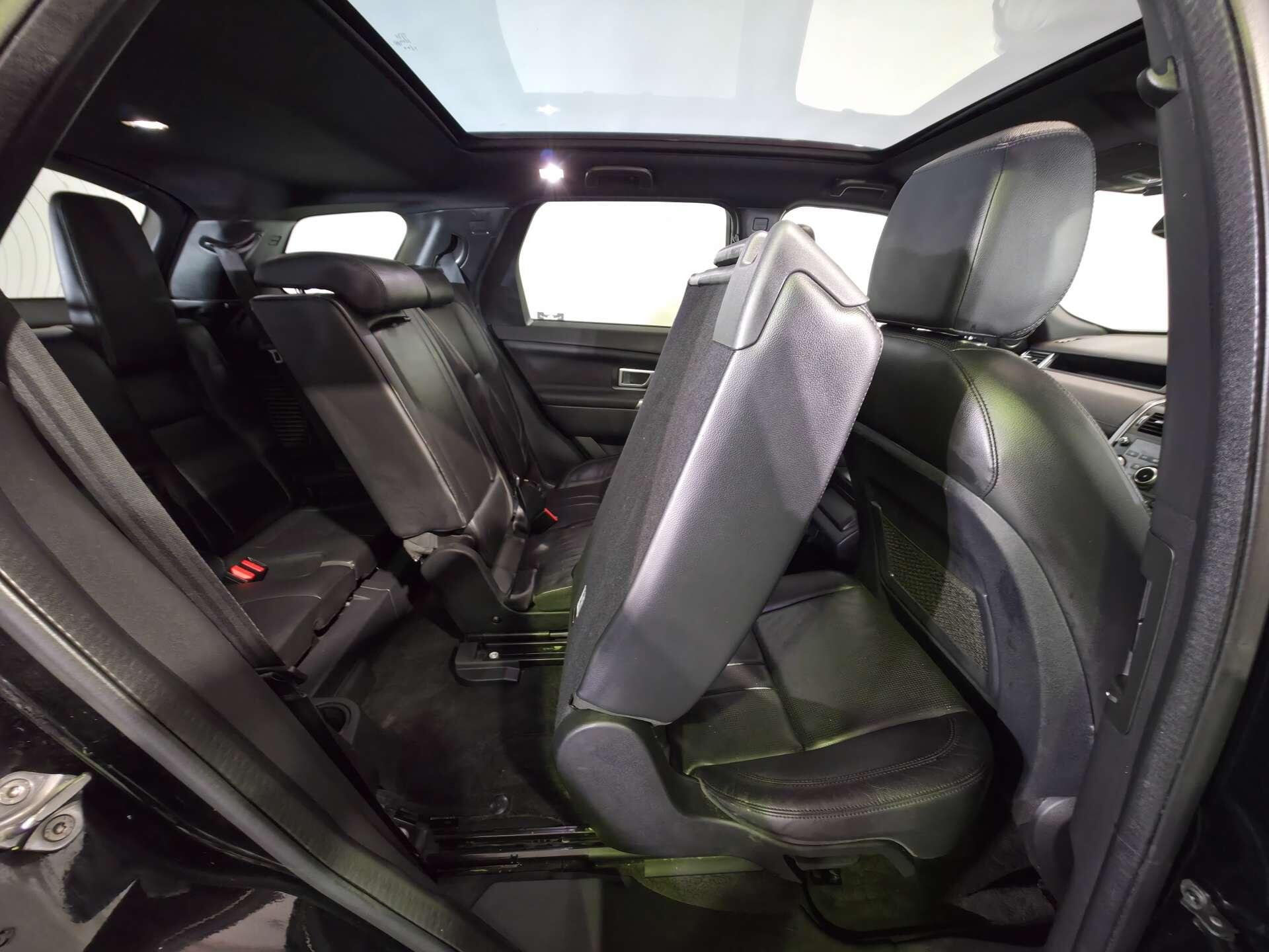 Land Rover Discovery Sport view 19