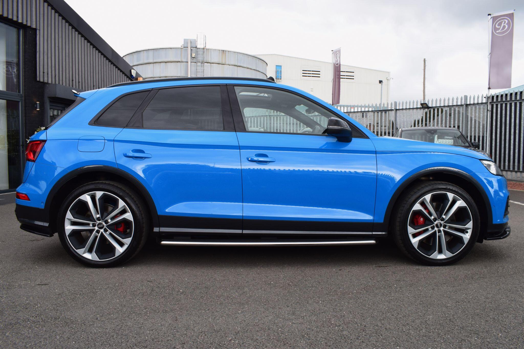 Audi SQ5 view 4
