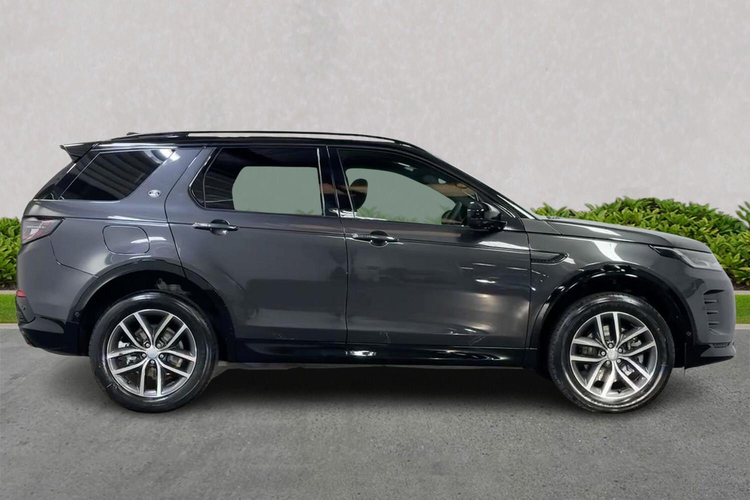 Land Rover Discovery Sport view 3