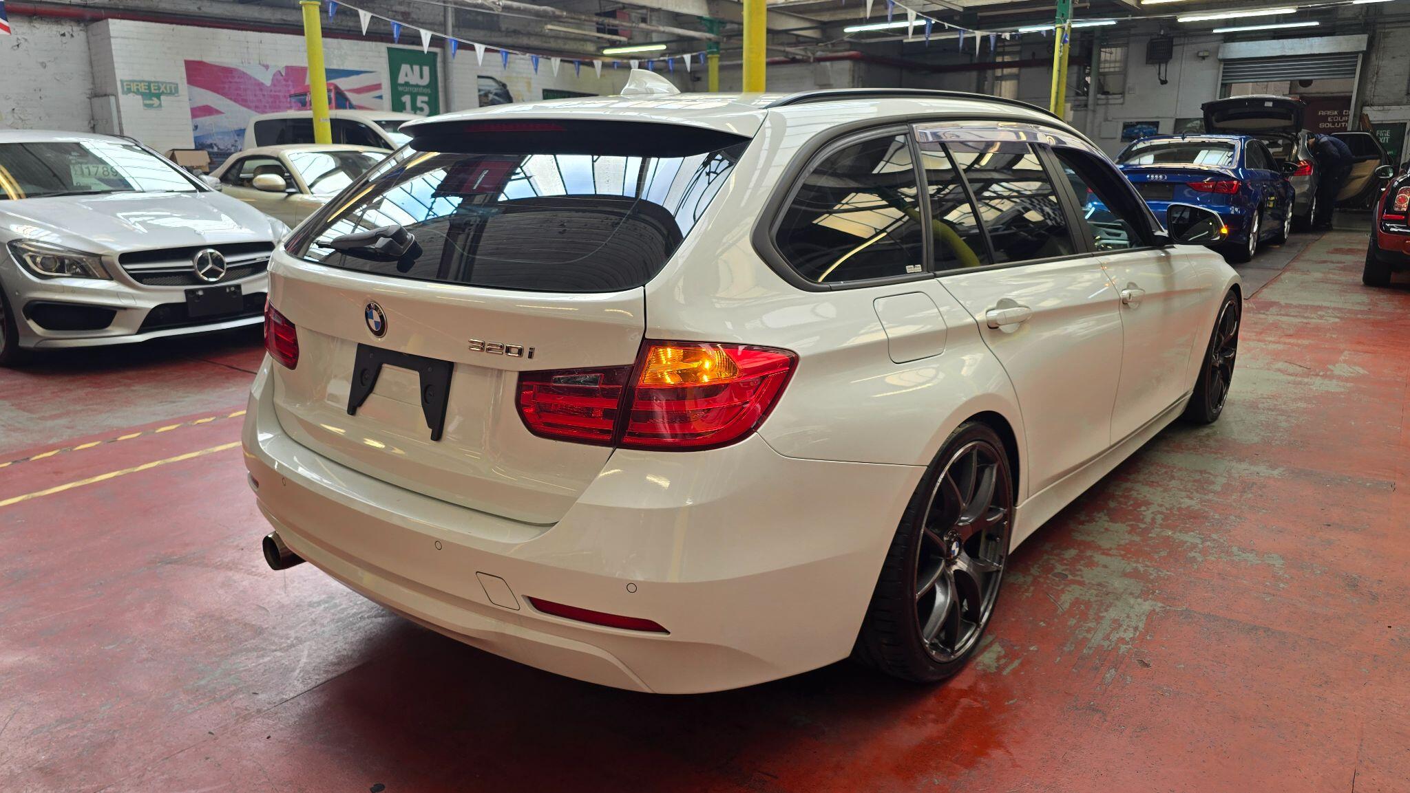 BMW 3 Series view 29