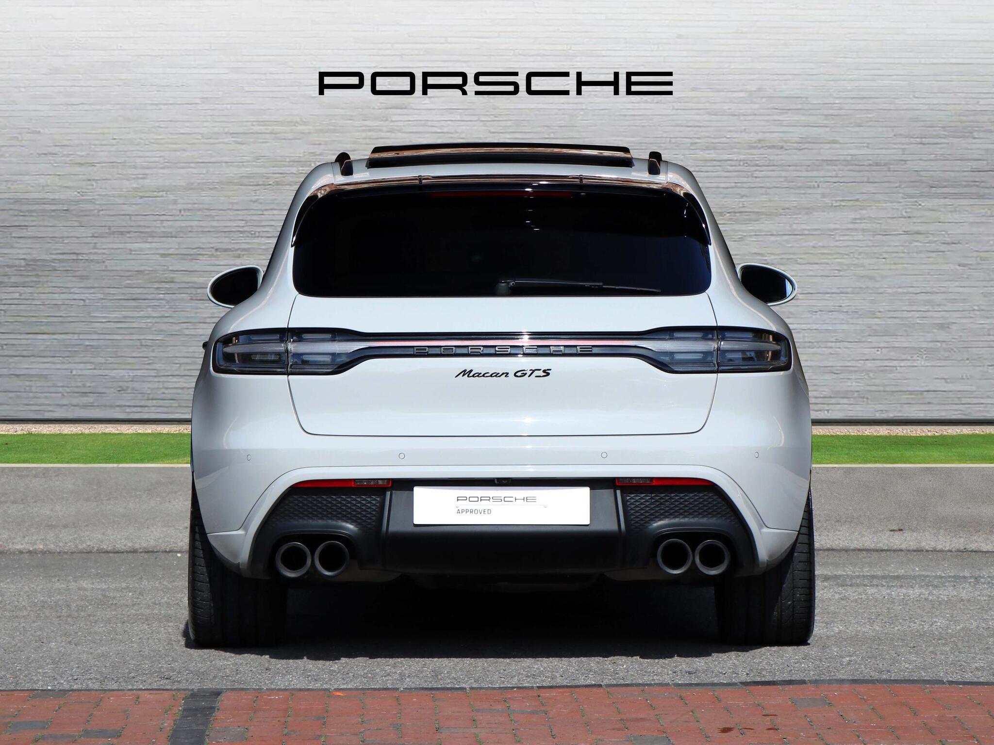 Porsche Macan view 8