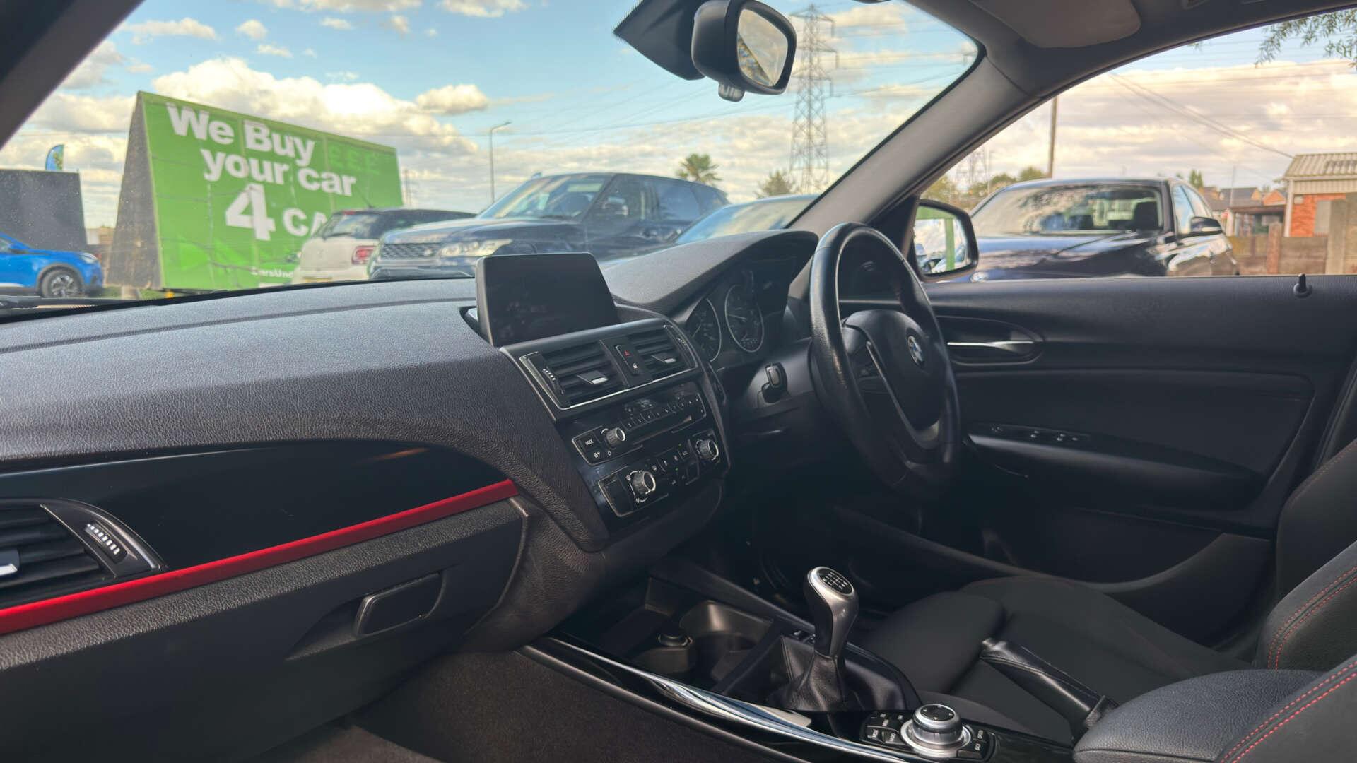 BMW 1 Series view 14