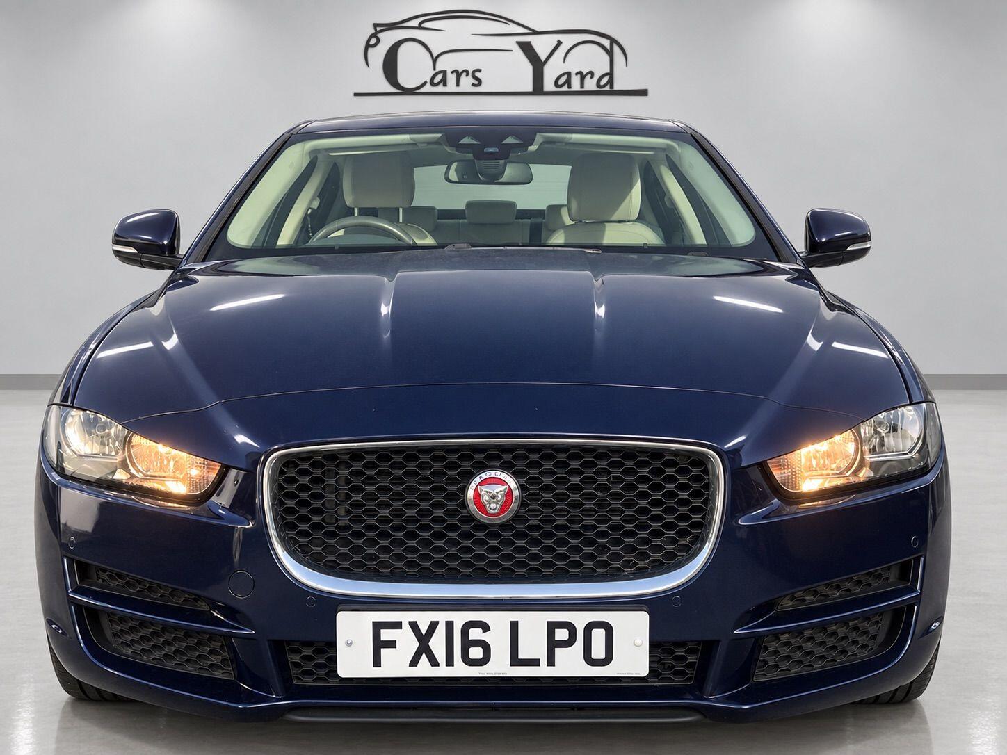 Jaguar Xe view 3