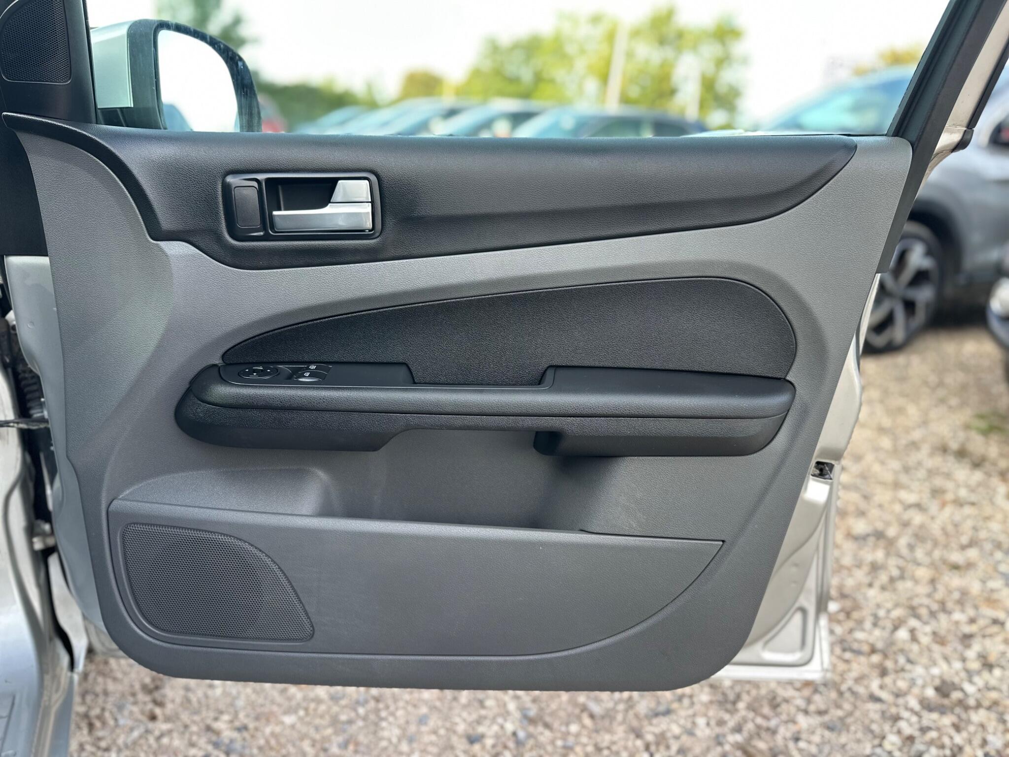 Ford Focus view 42