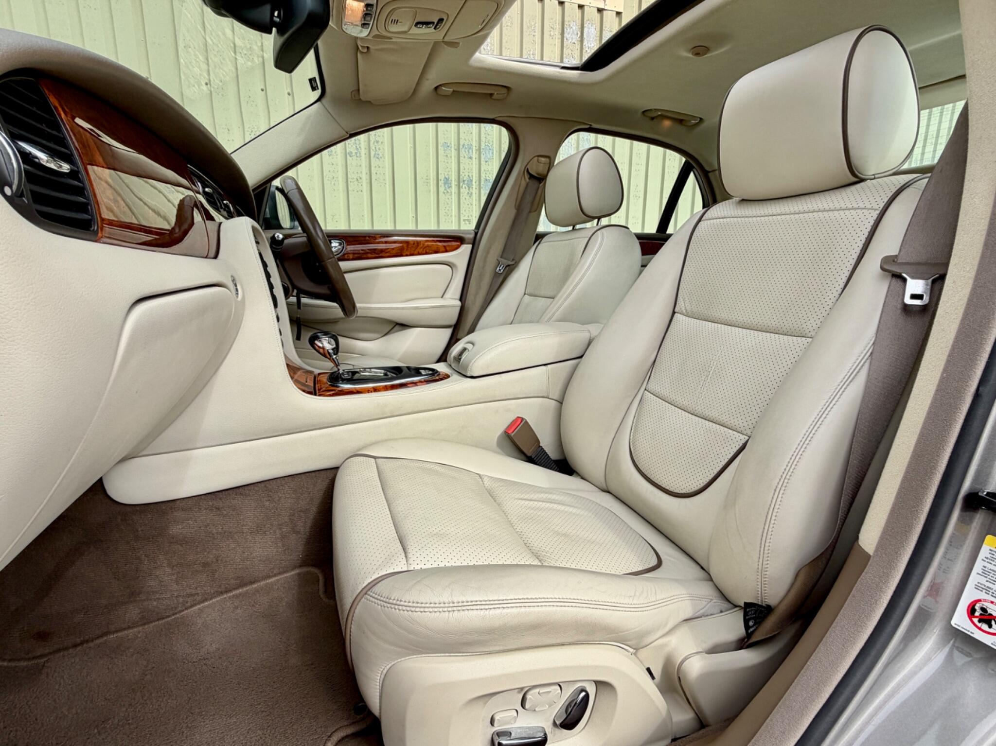 Jaguar XJ view 14