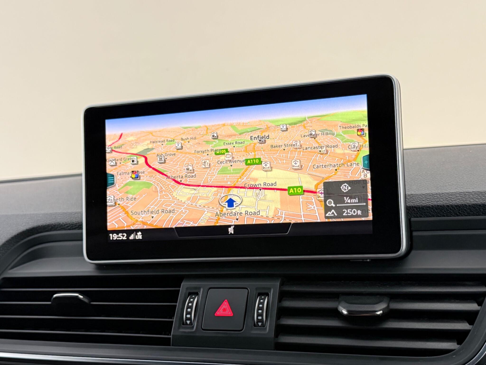 Audi Q5 view 29