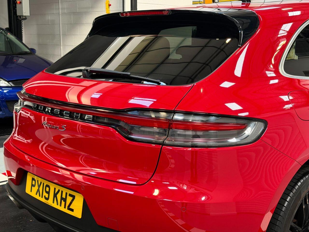 Porsche Macan view 11