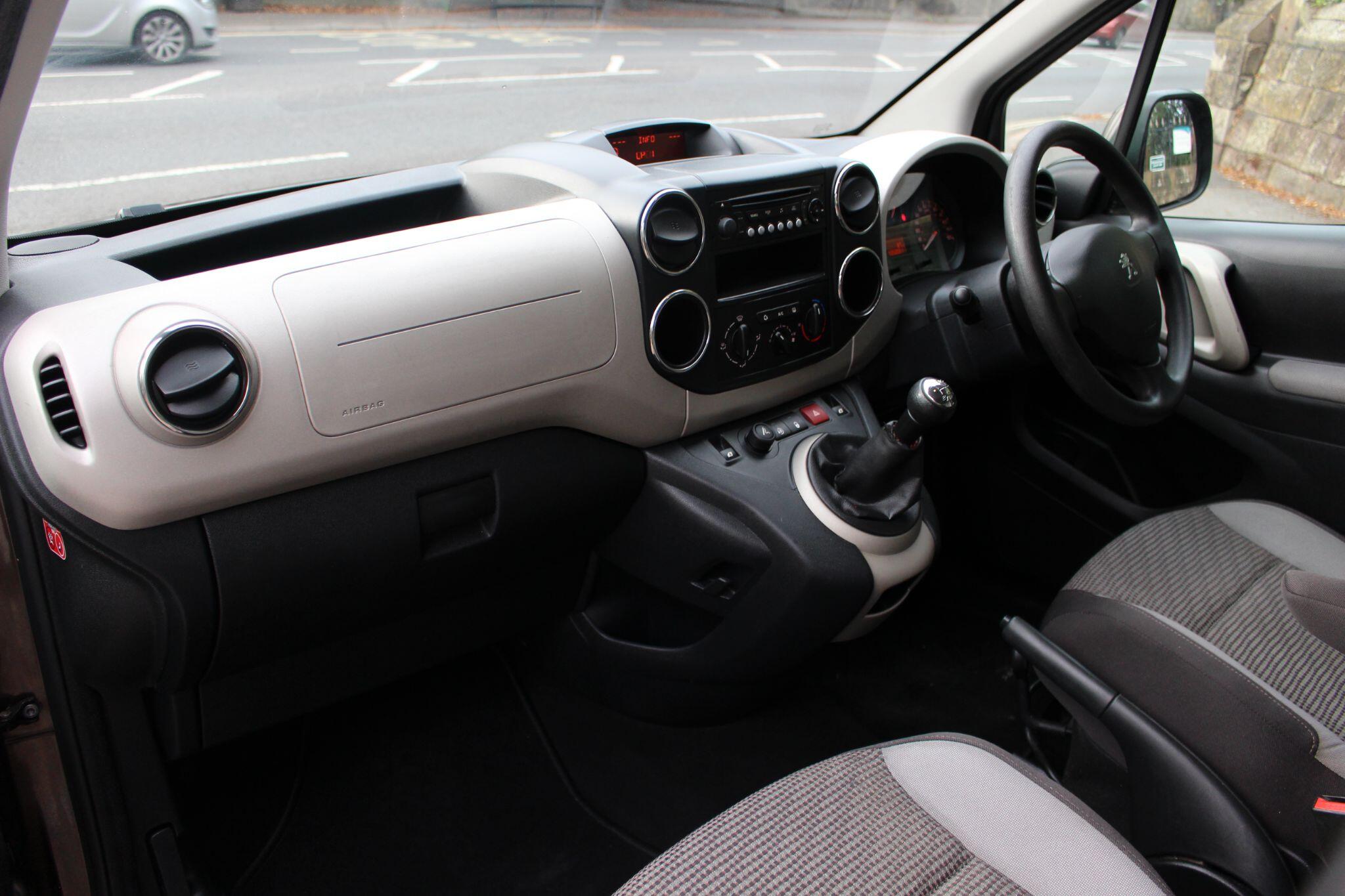 Peugeot Partner Tepee view 18